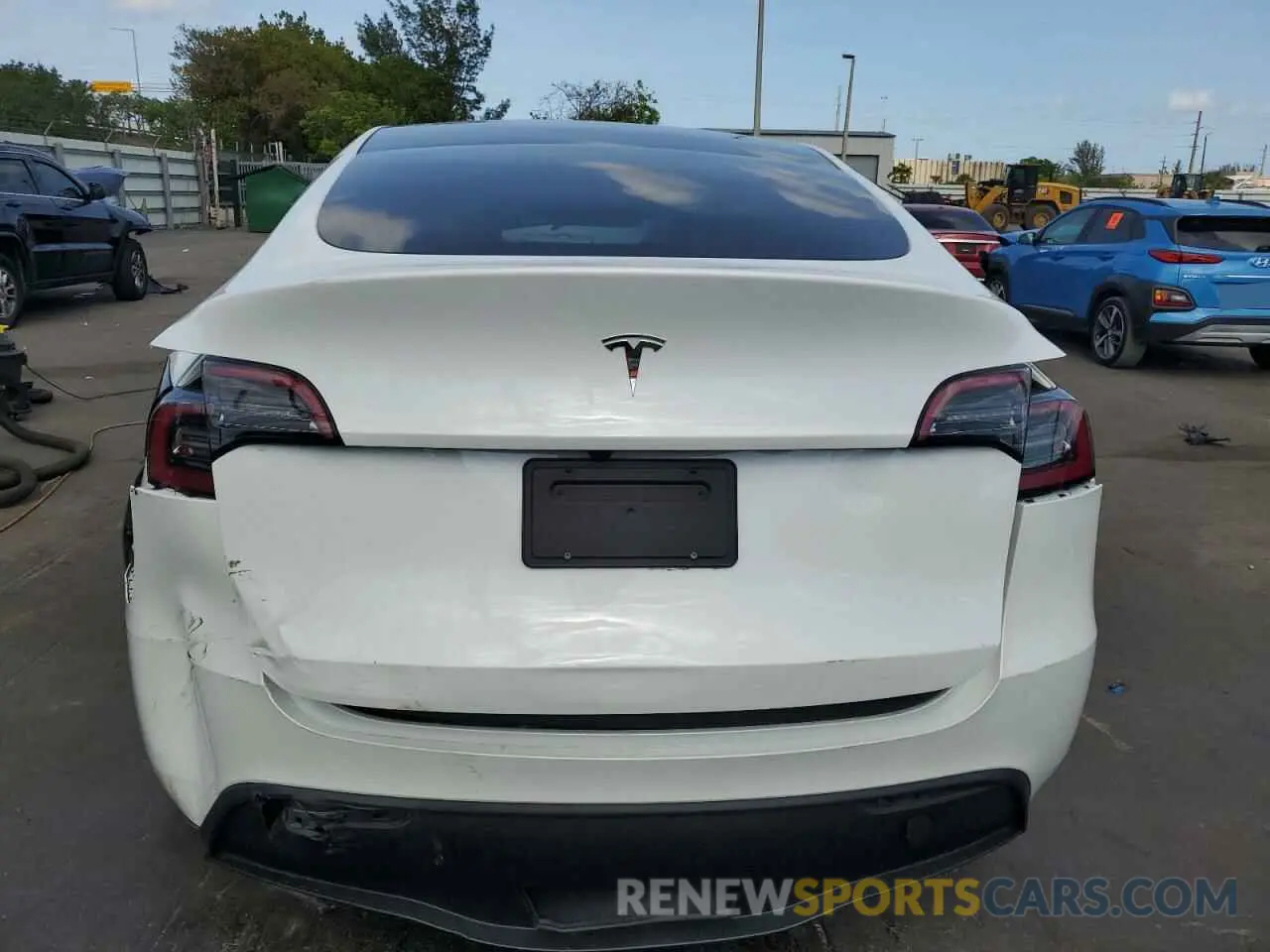 6 Photograph of a damaged car 7SAYGDED2PF946021 TESLA MODEL Y 2023