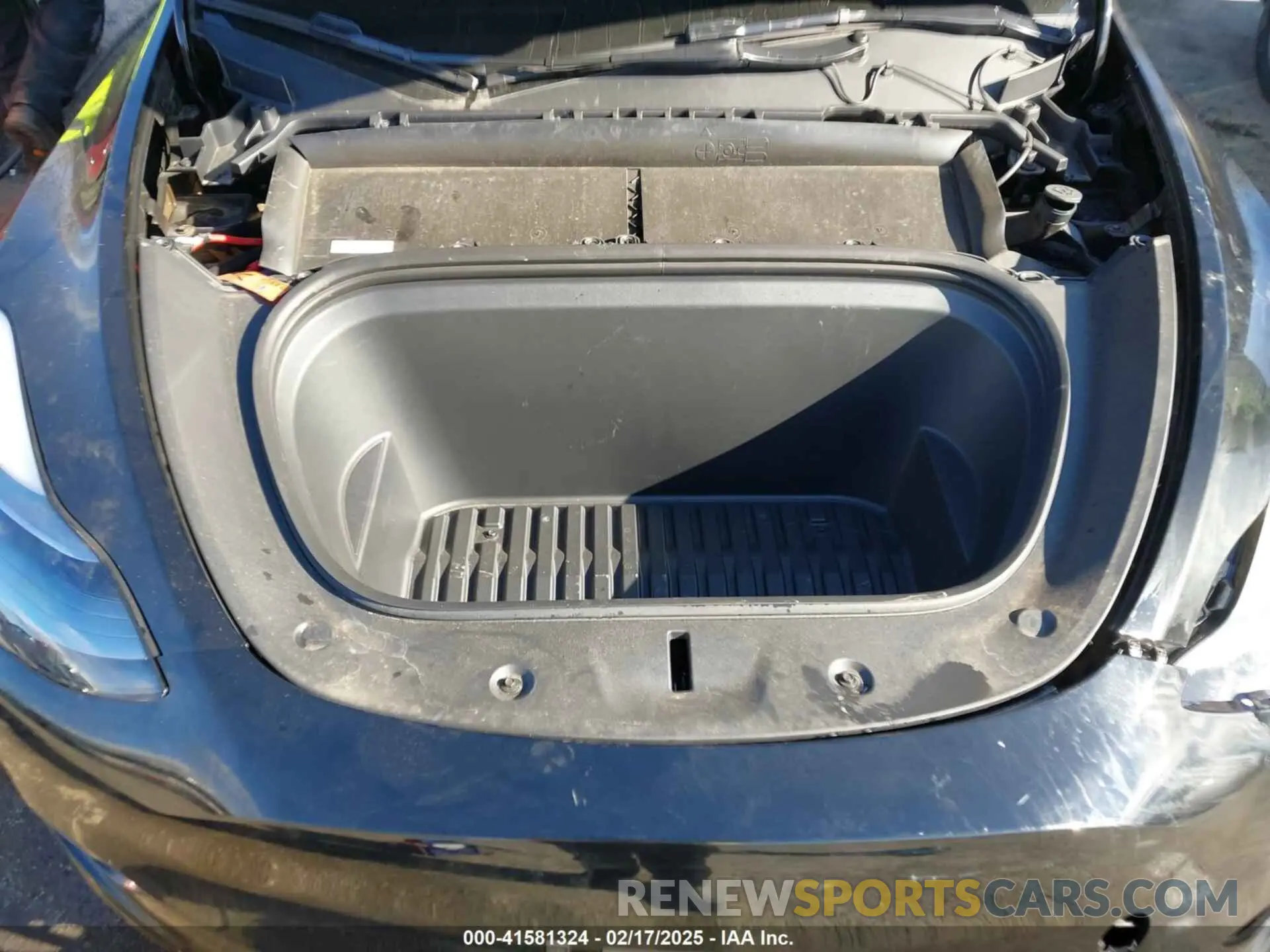 10 Photograph of a damaged car 7SAYGDED3PF931172 TESLA MODEL Y 2023