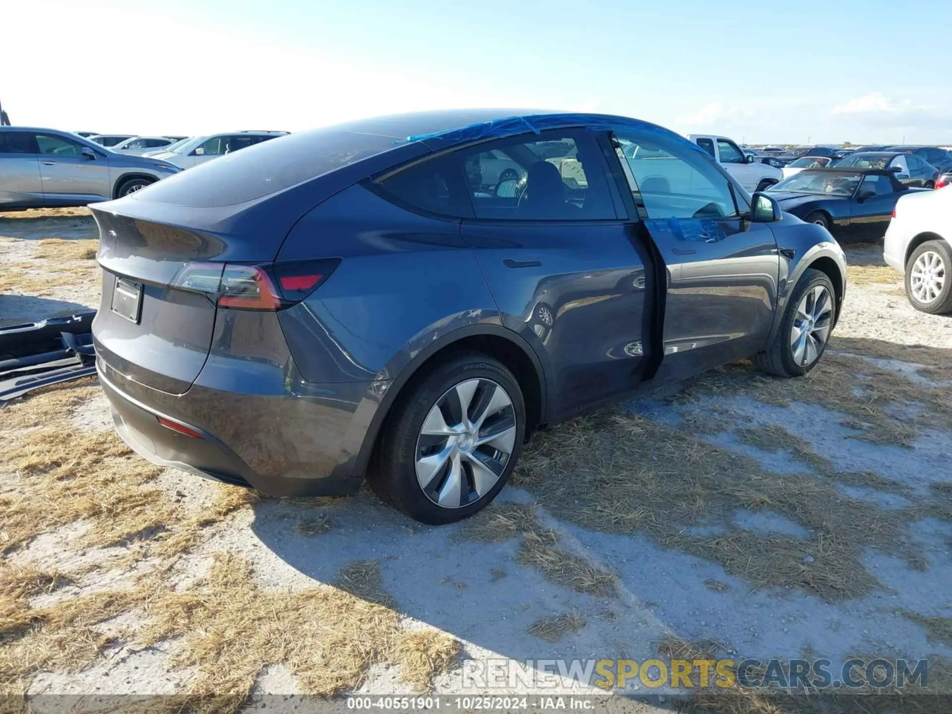 4 Photograph of a damaged car 7SAYGDED3PF963961 TESLA MODEL Y 2023