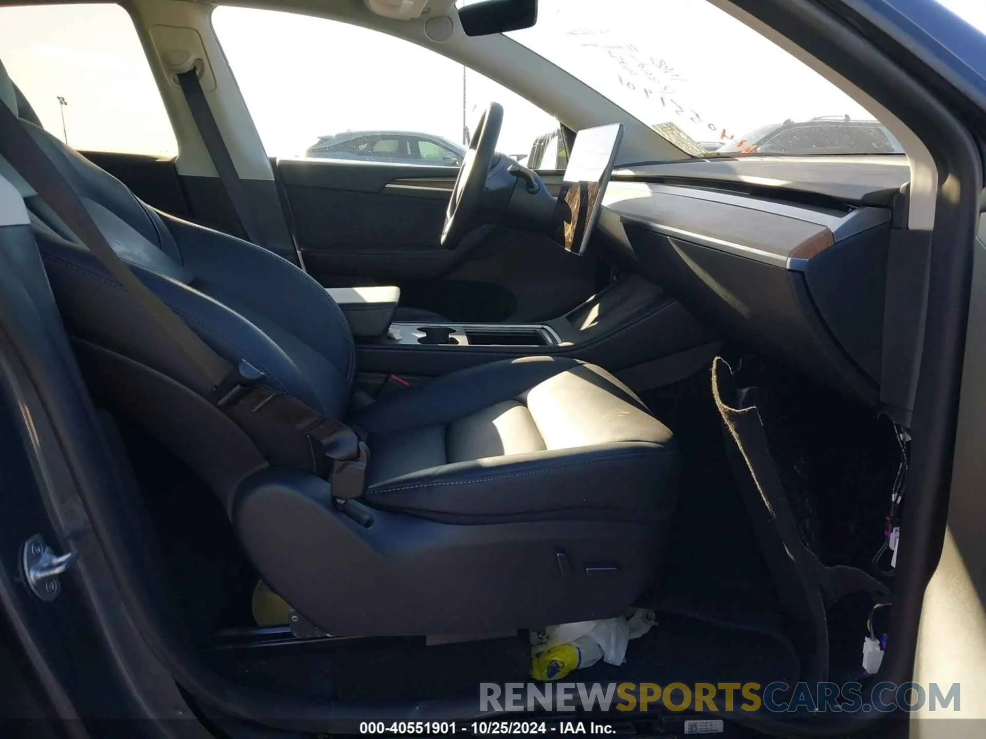 5 Photograph of a damaged car 7SAYGDED3PF963961 TESLA MODEL Y 2023
