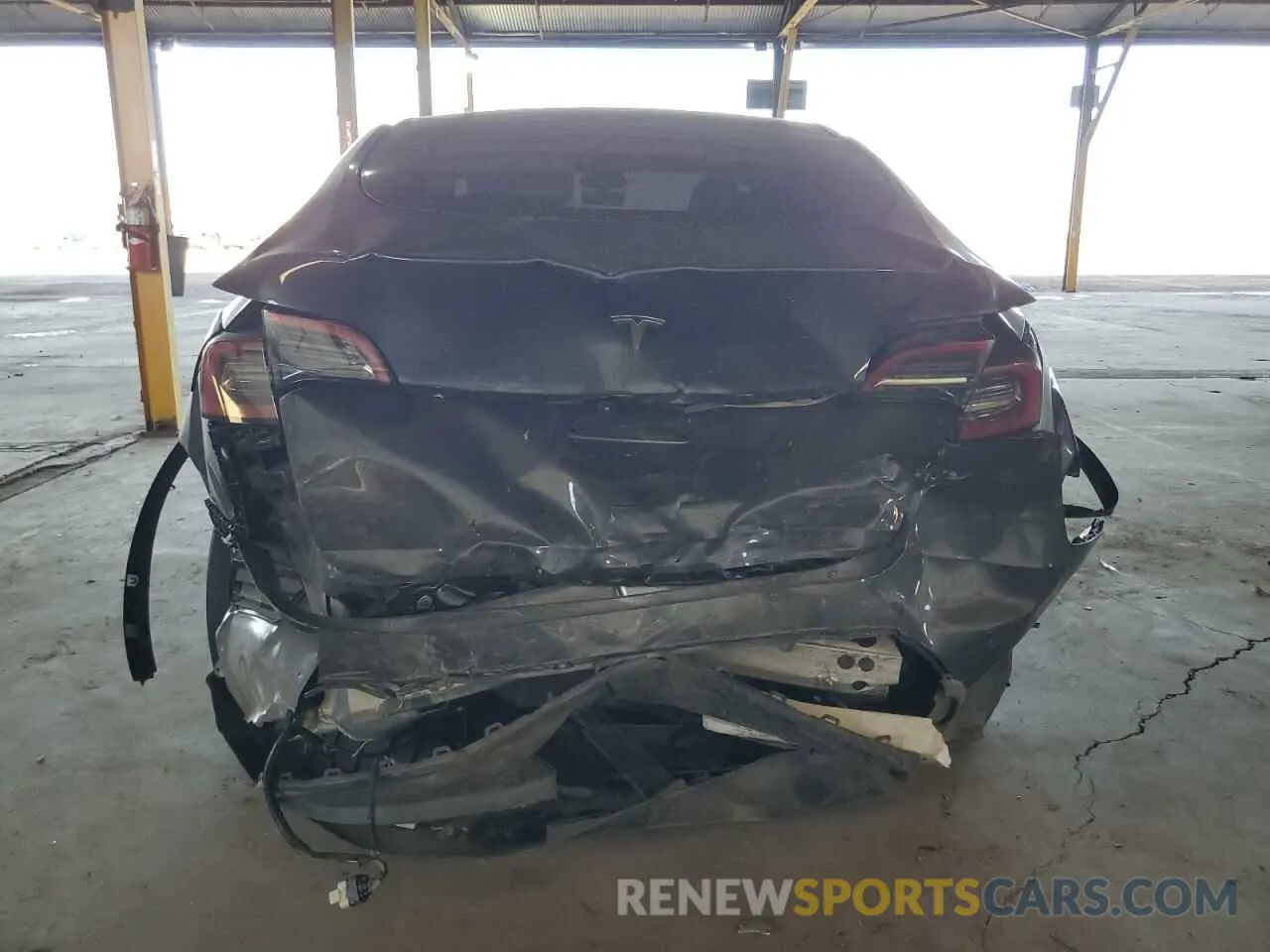 6 Photograph of a damaged car 7SAYGDED3PF971865 TESLA MODEL Y 2023