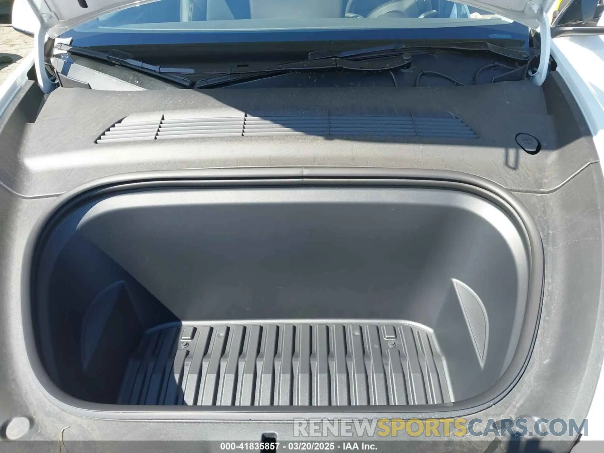 10 Photograph of a damaged car 7SAYGDED3PF977004 TESLA MODEL Y 2023