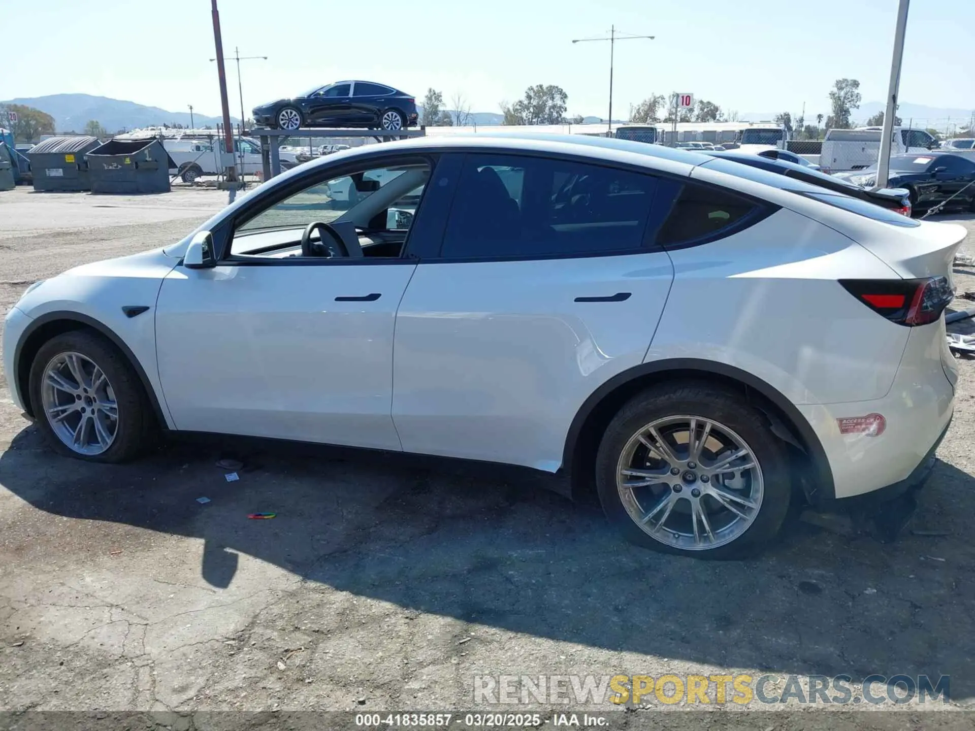 15 Photograph of a damaged car 7SAYGDED3PF977004 TESLA MODEL Y 2023