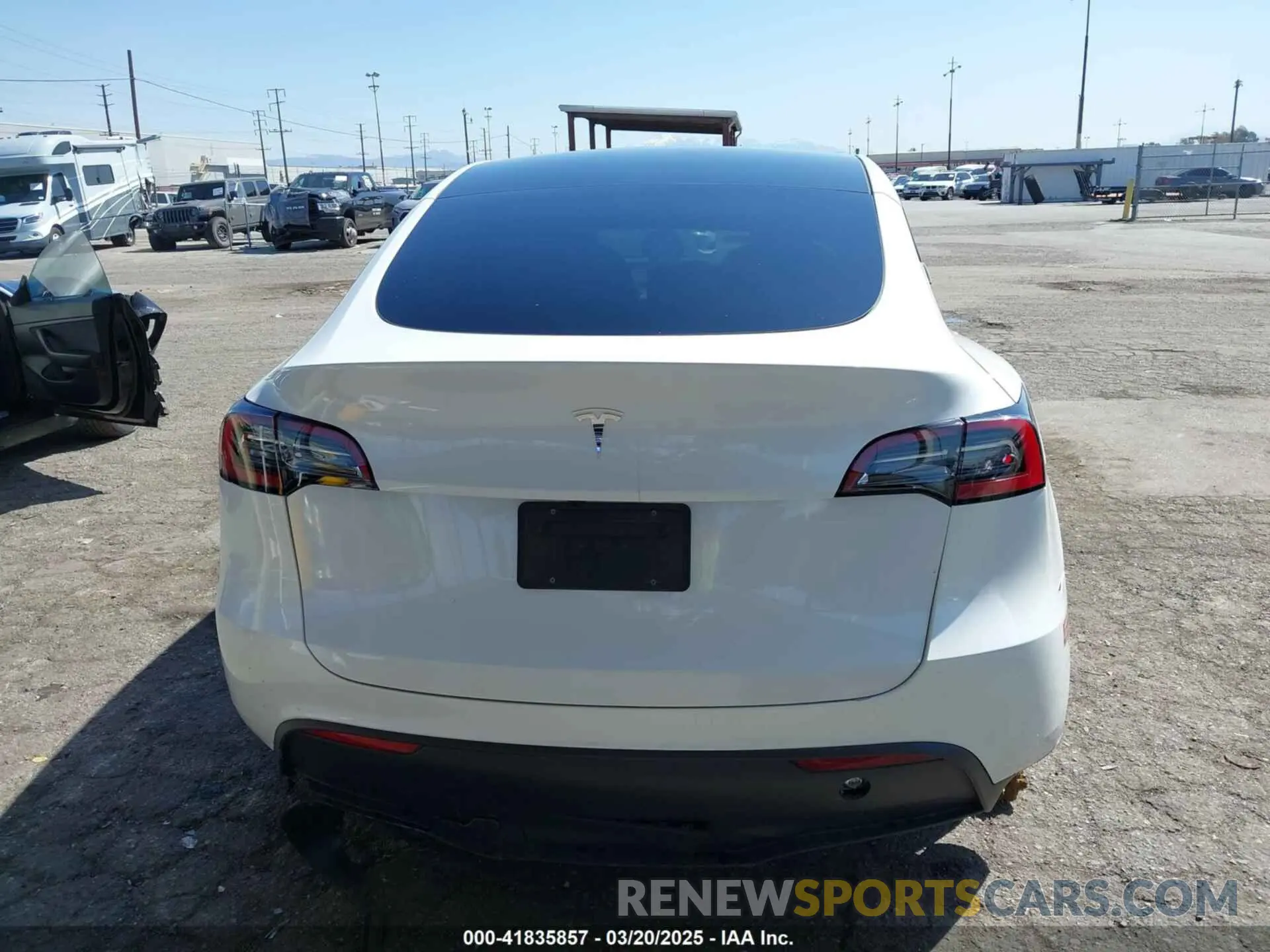 17 Photograph of a damaged car 7SAYGDED3PF977004 TESLA MODEL Y 2023