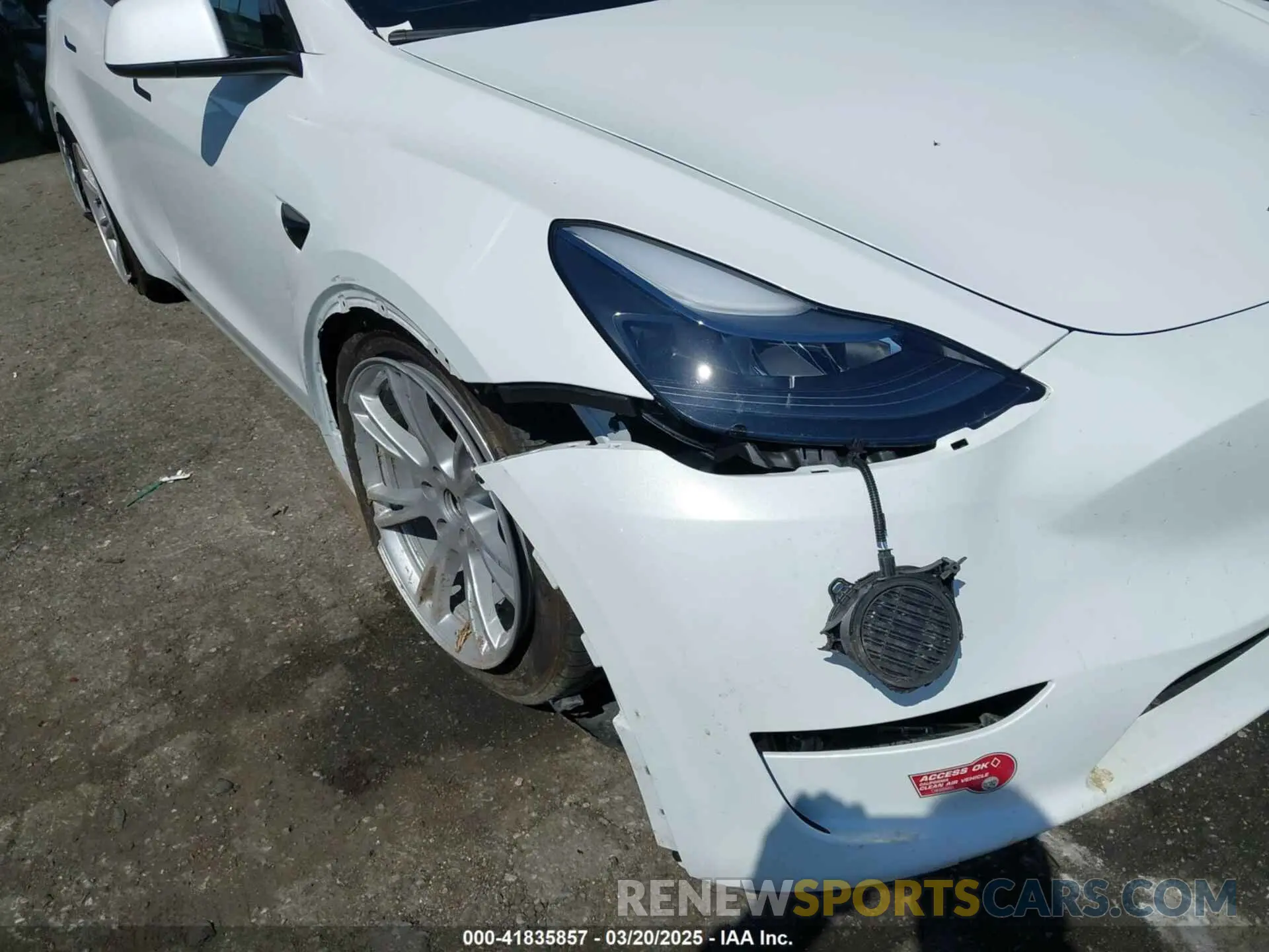 6 Photograph of a damaged car 7SAYGDED3PF977004 TESLA MODEL Y 2023
