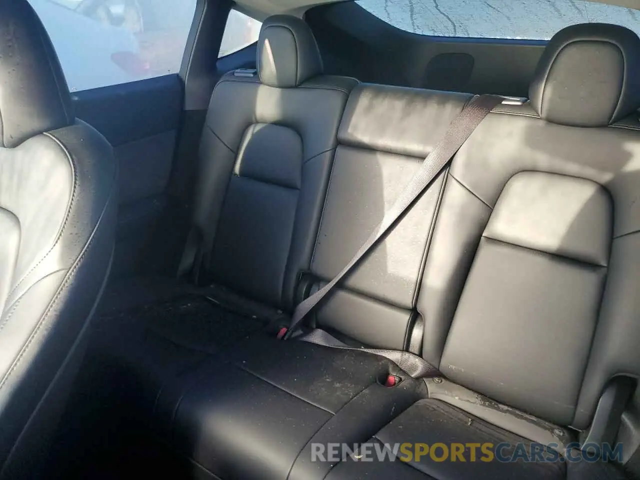 10 Photograph of a damaged car 7SAYGDED4PF949129 TESLA MODEL Y 2023
