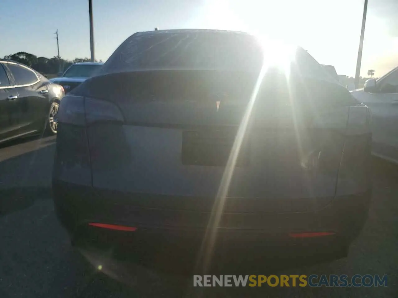 6 Photograph of a damaged car 7SAYGDED4PF949129 TESLA MODEL Y 2023
