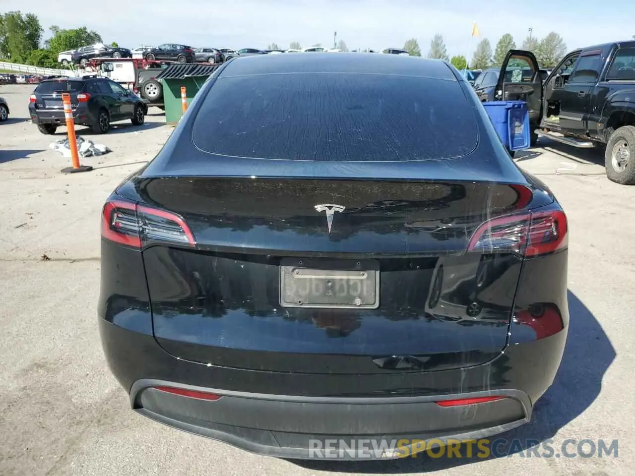 6 Photograph of a damaged car 7SAYGDED4PF966366 TESLA MODEL Y 2023