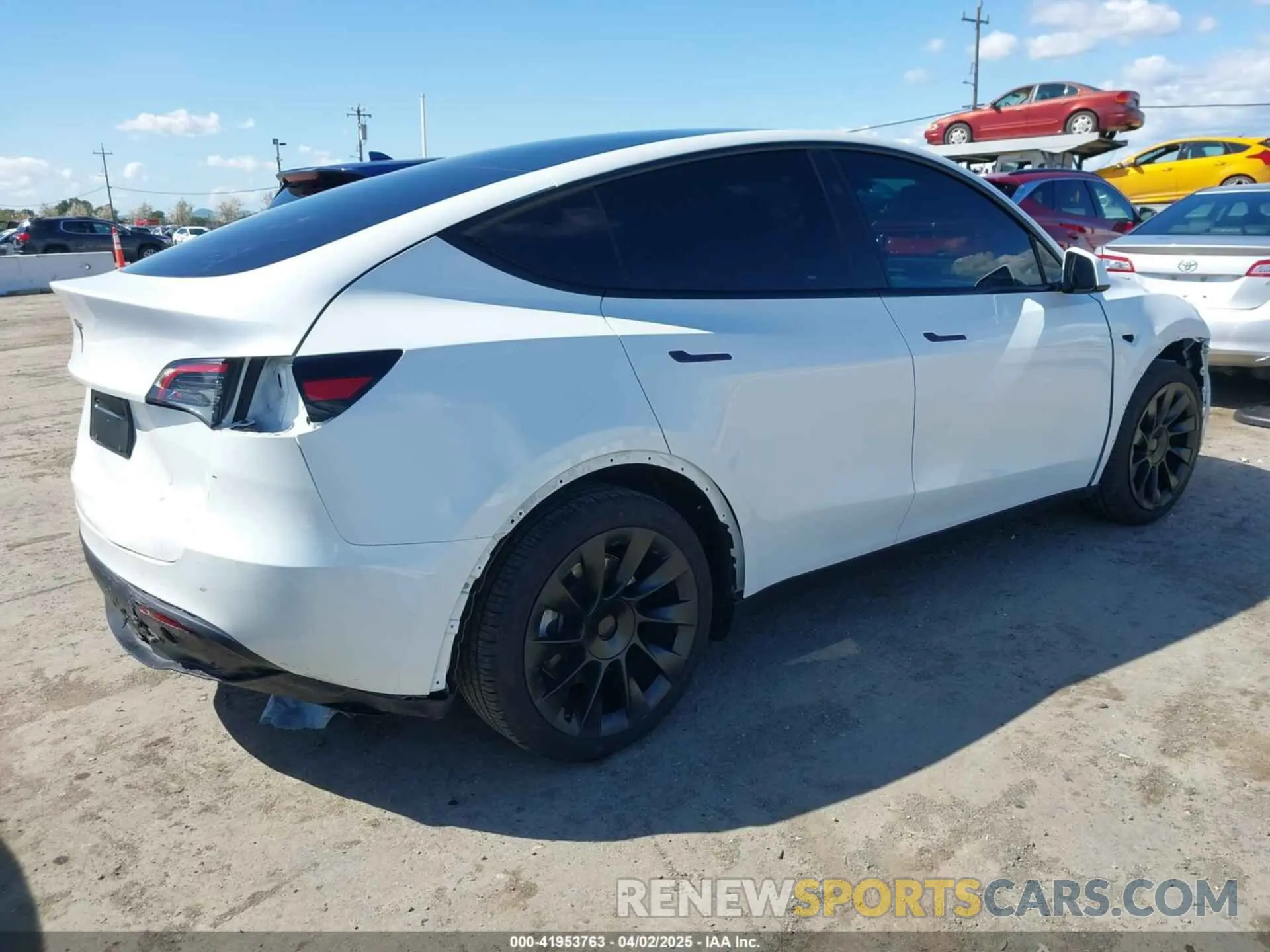 4 Photograph of a damaged car 7SAYGDED4PF976735 TESLA MODEL Y 2023