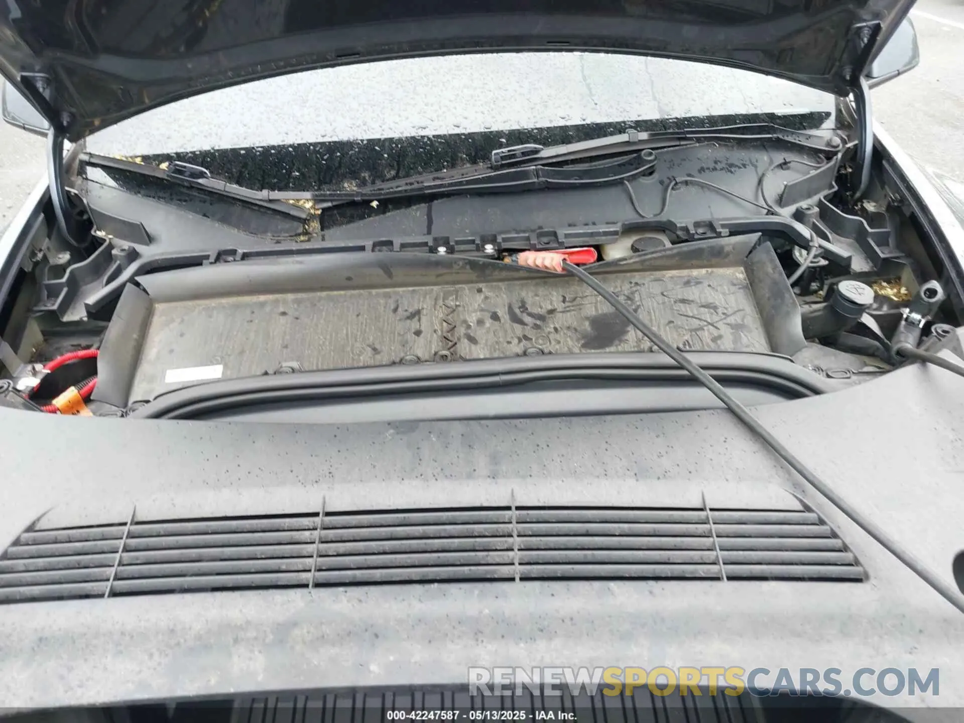 10 Photograph of a damaged car 7SAYGDED5PF958065 TESLA MODEL Y 2023