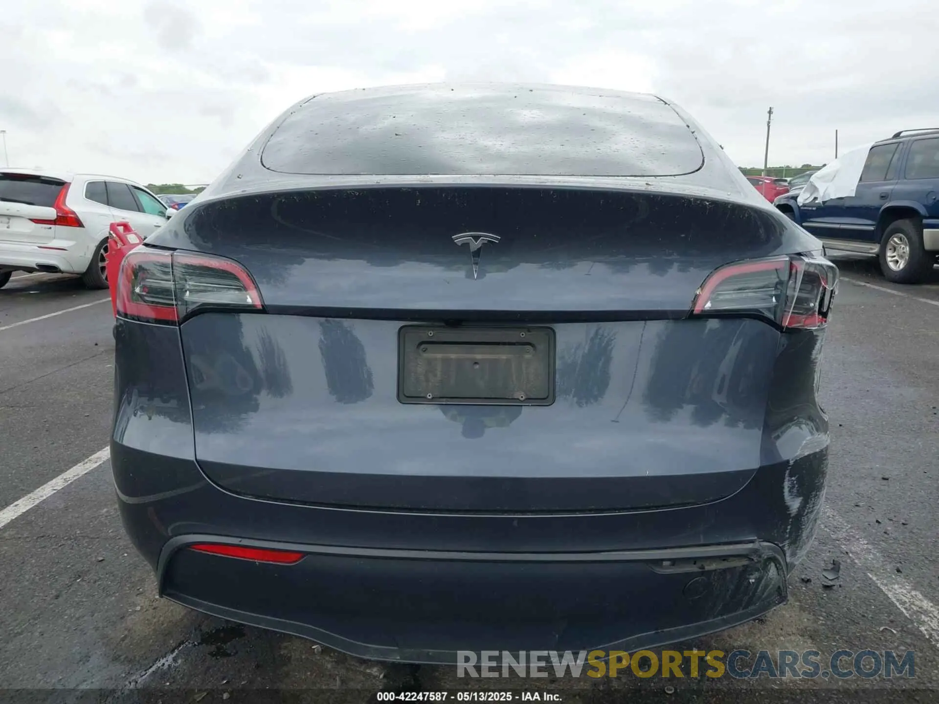 15 Photograph of a damaged car 7SAYGDED5PF958065 TESLA MODEL Y 2023