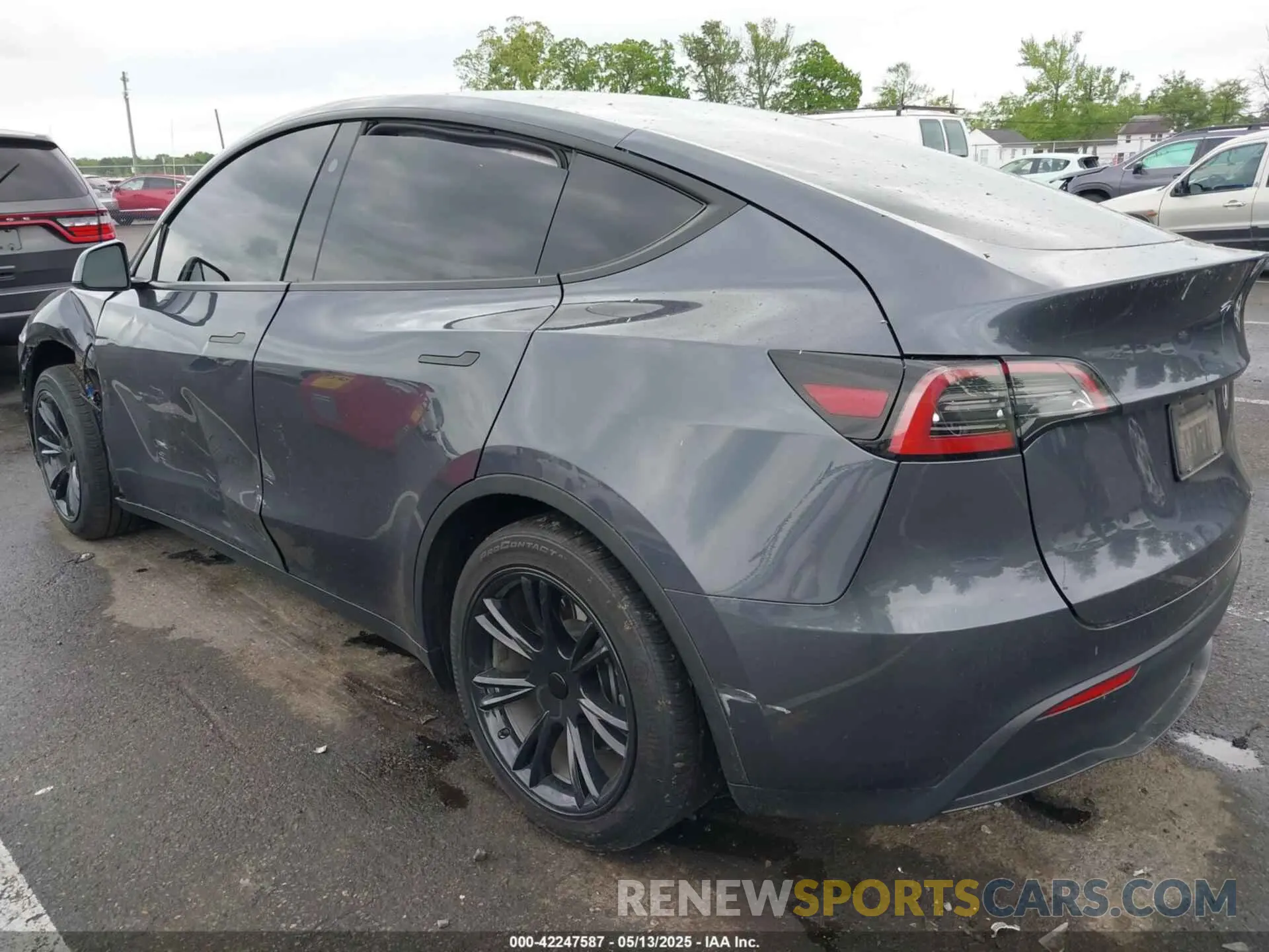 3 Photograph of a damaged car 7SAYGDED5PF958065 TESLA MODEL Y 2023