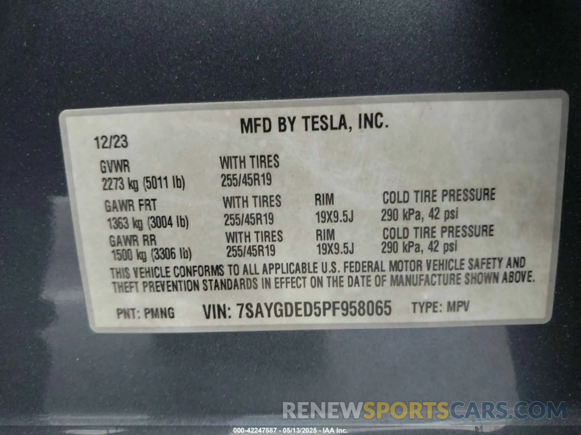9 Photograph of a damaged car 7SAYGDED5PF958065 TESLA MODEL Y 2023