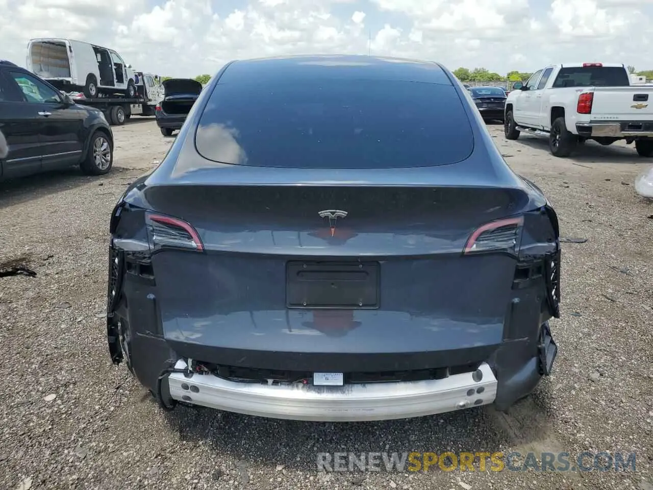 6 Photograph of a damaged car 7SAYGDED5PF960978 TESLA MODEL Y 2023