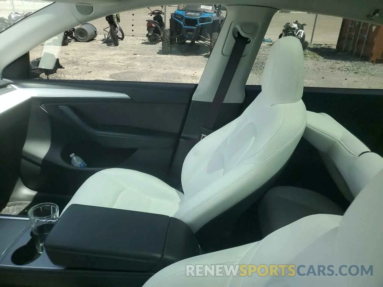 8 Photograph of a damaged car 7SAYGDED5PF960978 TESLA MODEL Y 2023
