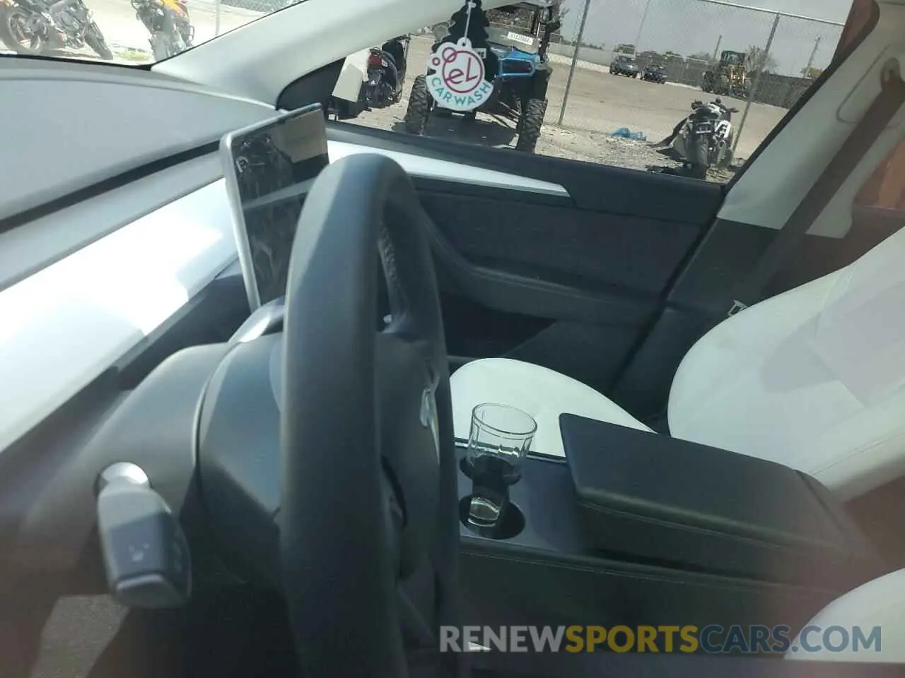 9 Photograph of a damaged car 7SAYGDED5PF960978 TESLA MODEL Y 2023