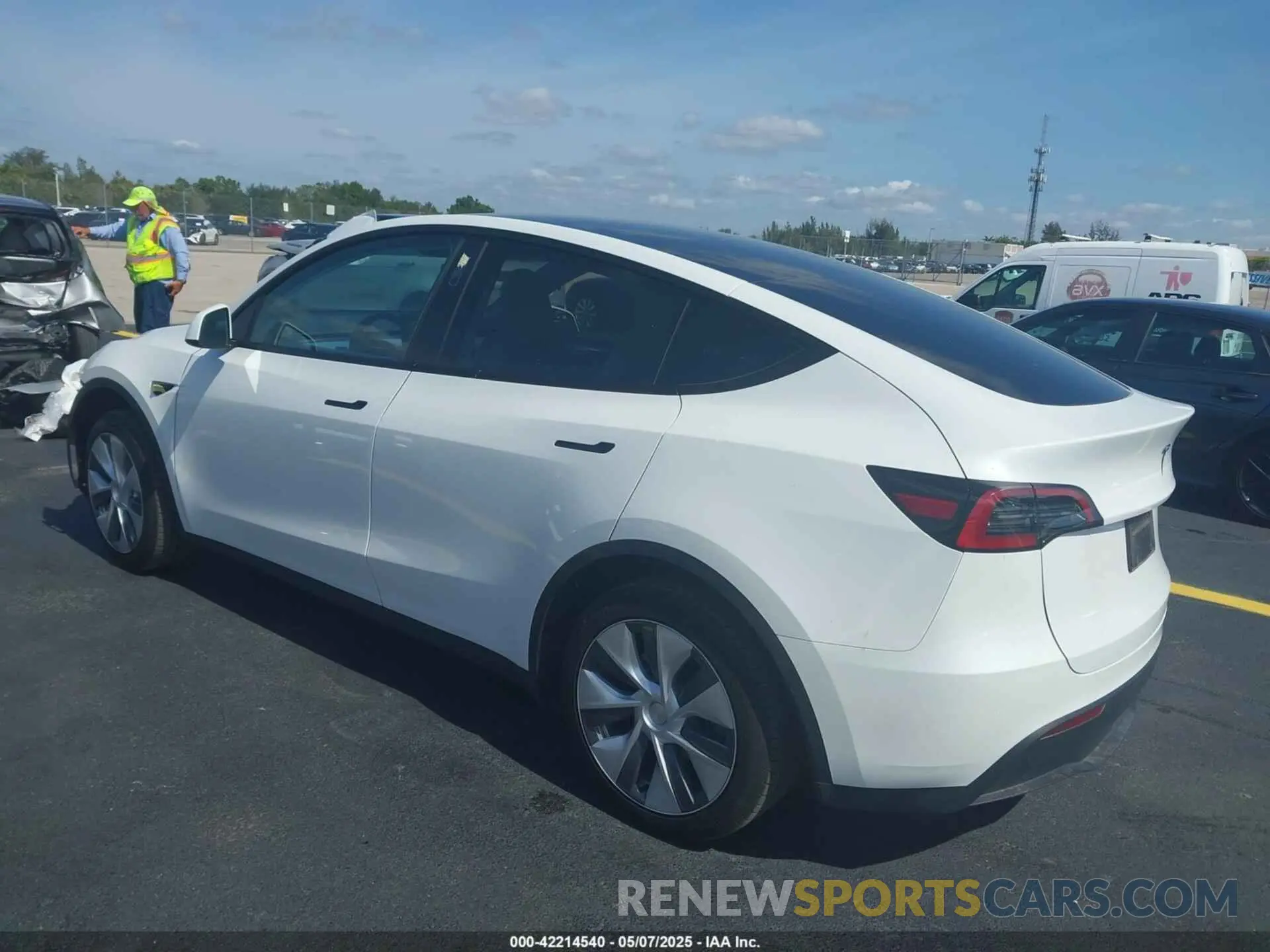 3 Photograph of a damaged car 7SAYGDED7PF945916 TESLA MODEL Y 2023