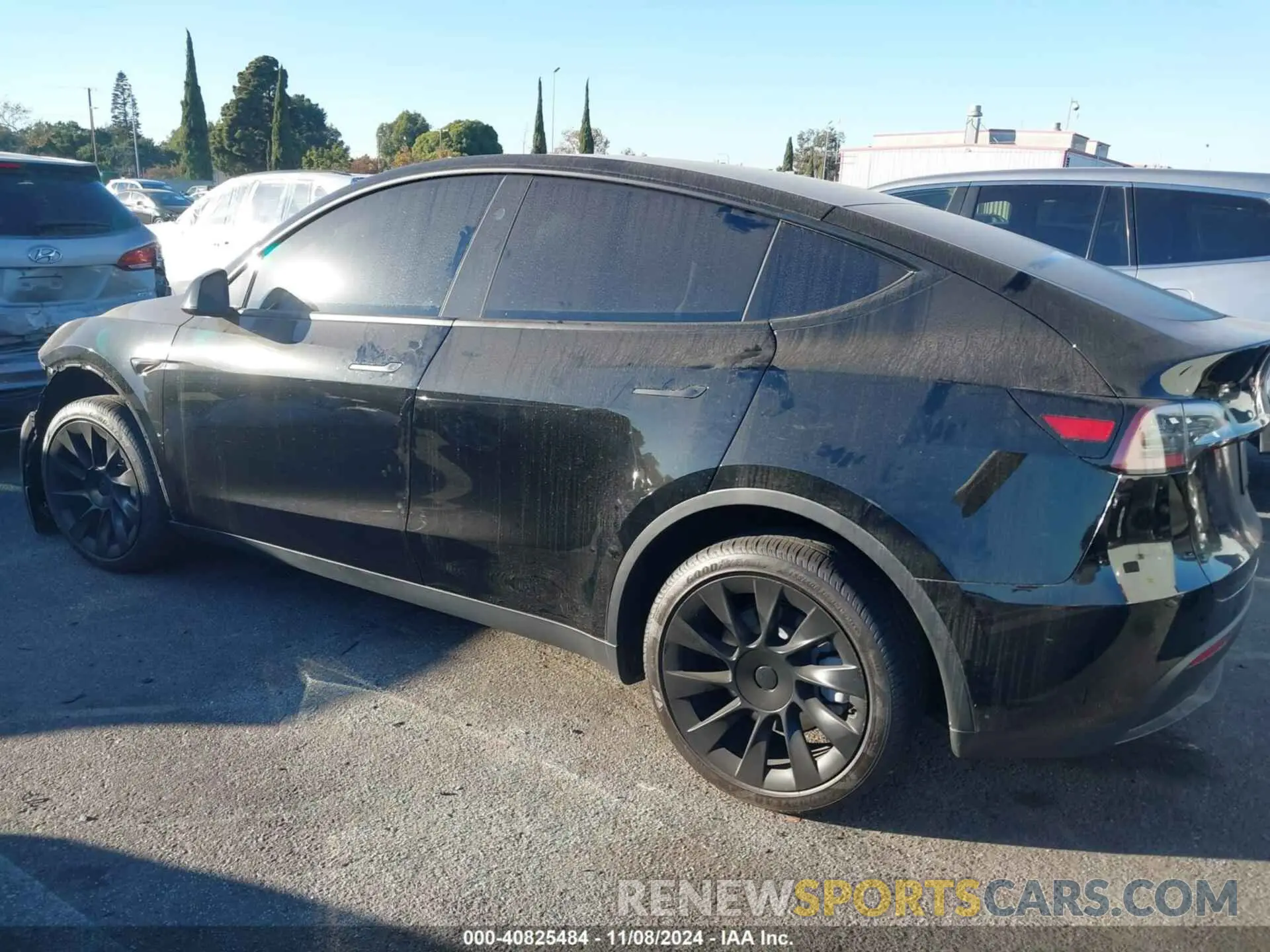 13 Photograph of a damaged car 7SAYGDED7PF947018 TESLA MODEL Y 2023