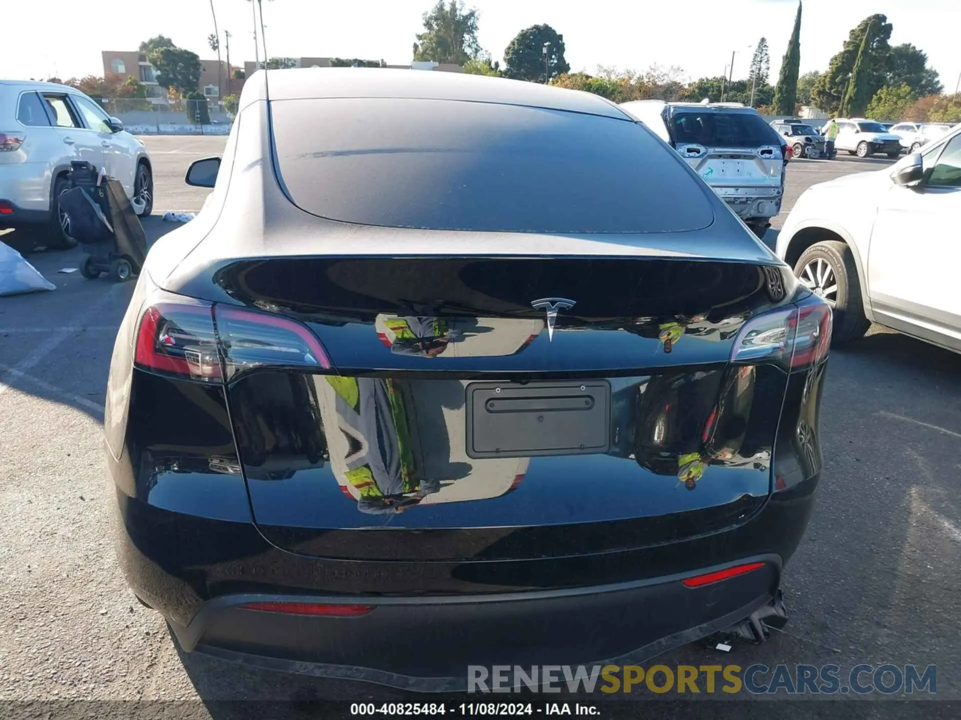 15 Photograph of a damaged car 7SAYGDED7PF947018 TESLA MODEL Y 2023