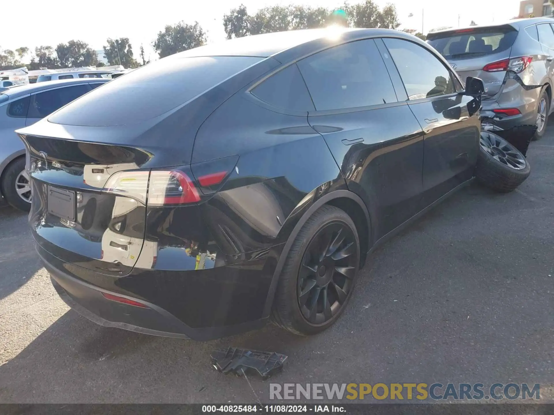4 Photograph of a damaged car 7SAYGDED7PF947018 TESLA MODEL Y 2023