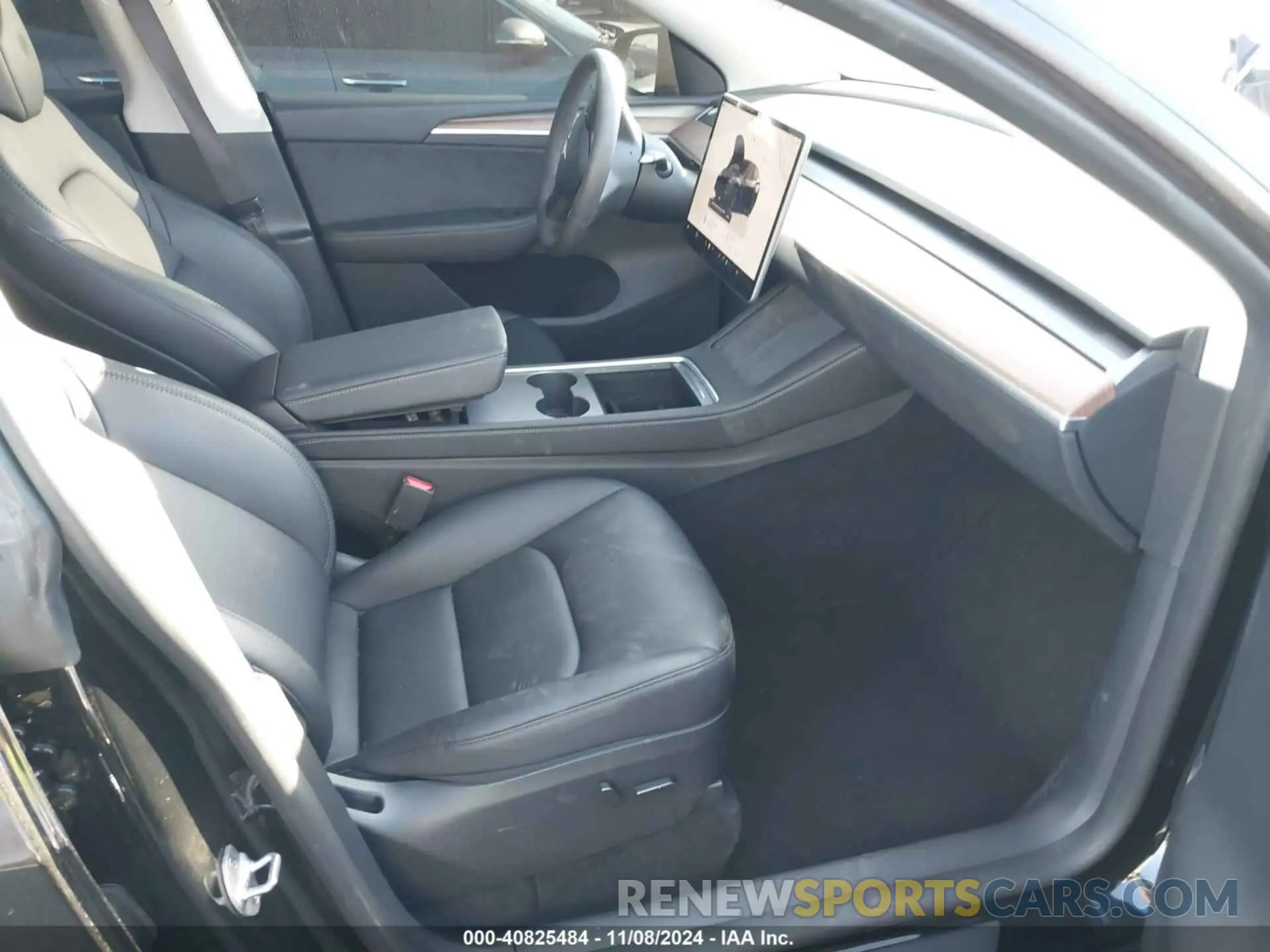 5 Photograph of a damaged car 7SAYGDED7PF947018 TESLA MODEL Y 2023