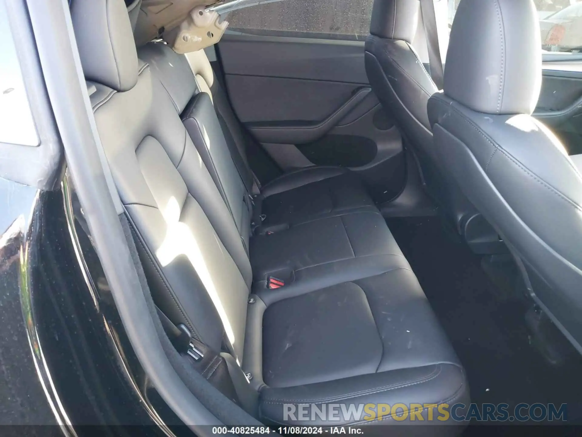 8 Photograph of a damaged car 7SAYGDED7PF947018 TESLA MODEL Y 2023
