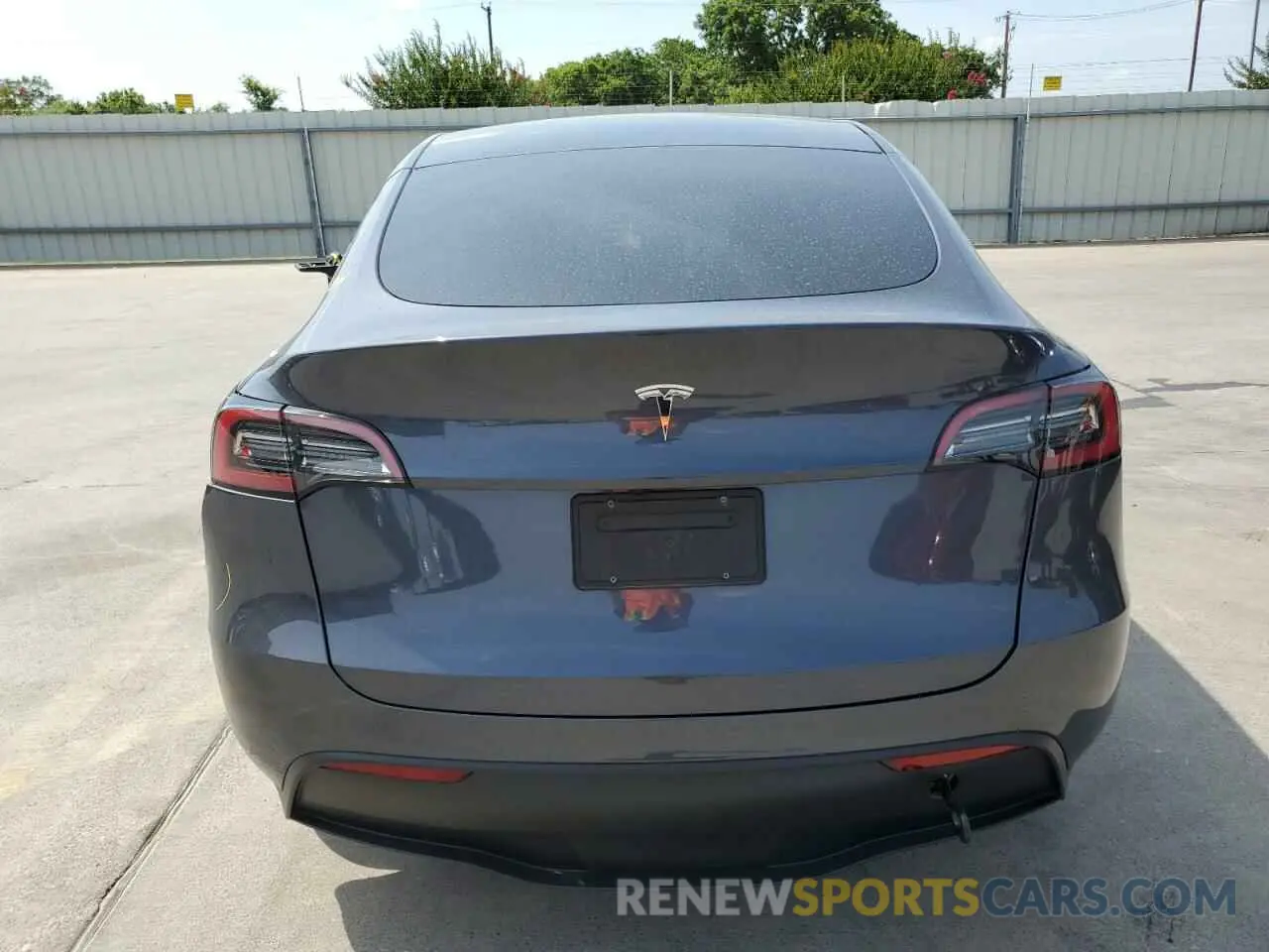 6 Photograph of a damaged car 7SAYGDED7PF950193 TESLA MODEL Y 2023