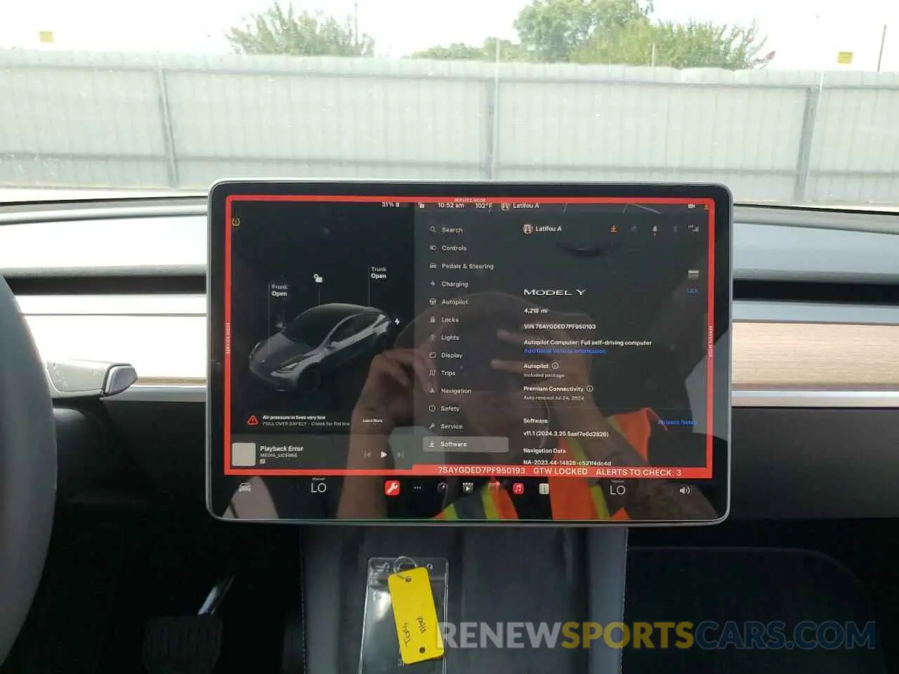 9 Photograph of a damaged car 7SAYGDED7PF950193 TESLA MODEL Y 2023