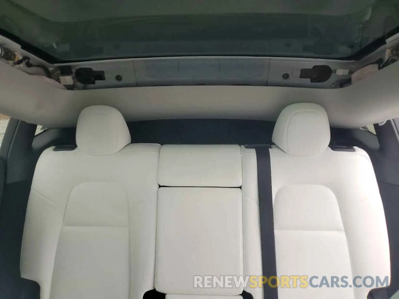 10 Photograph of a damaged car 7SAYGDED7PF960142 TESLA MODEL Y 2023