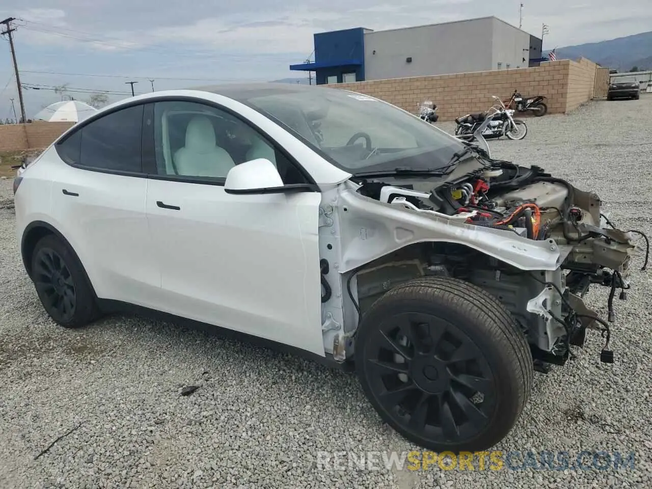 4 Photograph of a damaged car 7SAYGDED7PF960142 TESLA MODEL Y 2023