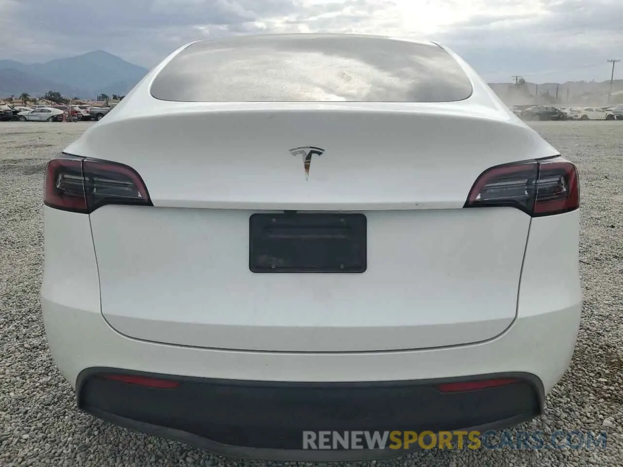 6 Photograph of a damaged car 7SAYGDED7PF960142 TESLA MODEL Y 2023