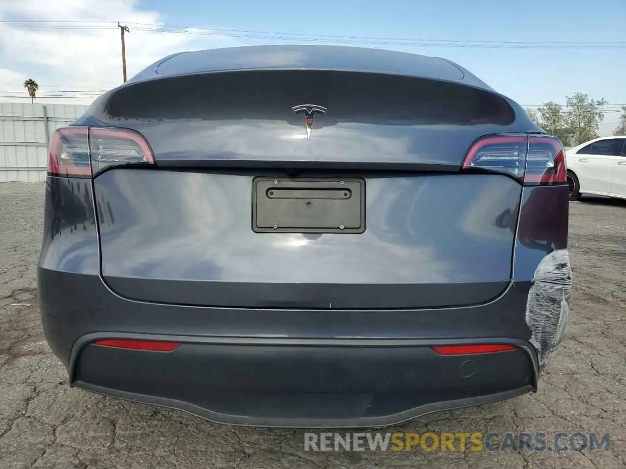 6 Photograph of a damaged car 7SAYGDED7PF967141 TESLA MODEL Y 2023