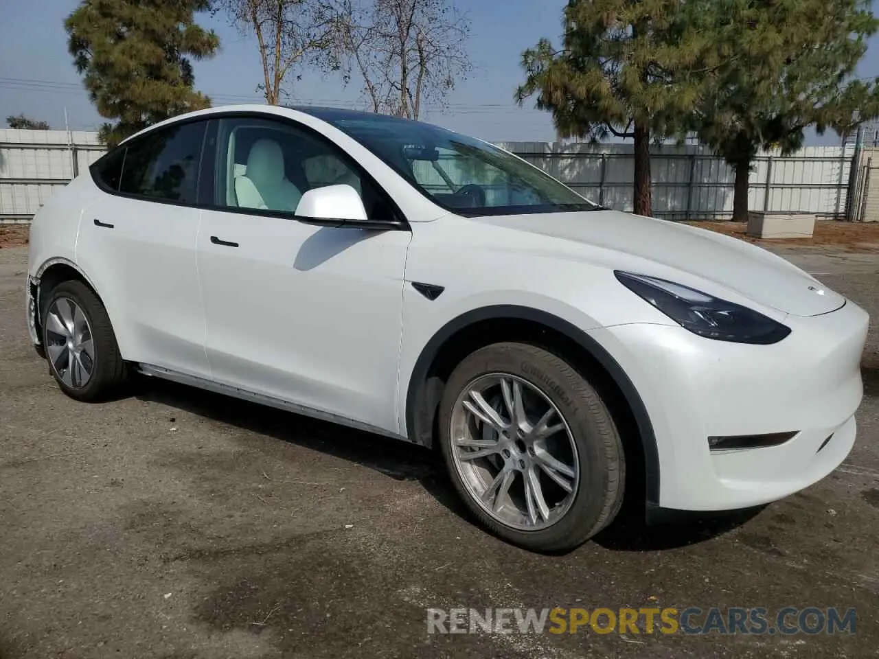 4 Photograph of a damaged car 7SAYGDED8PF933497 TESLA MODEL Y 2023