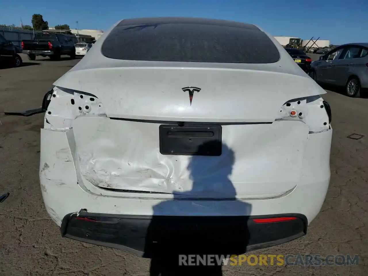 6 Photograph of a damaged car 7SAYGDED8PF959565 TESLA MODEL Y 2023