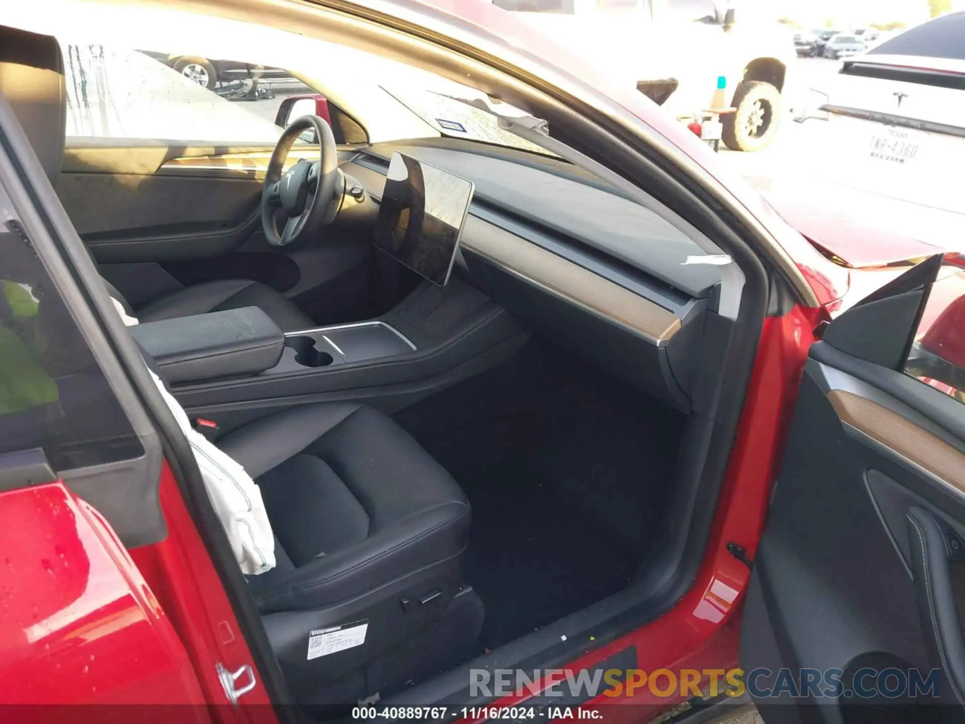5 Photograph of a damaged car 7SAYGDEE0PA030735 TESLA MODEL Y 2023