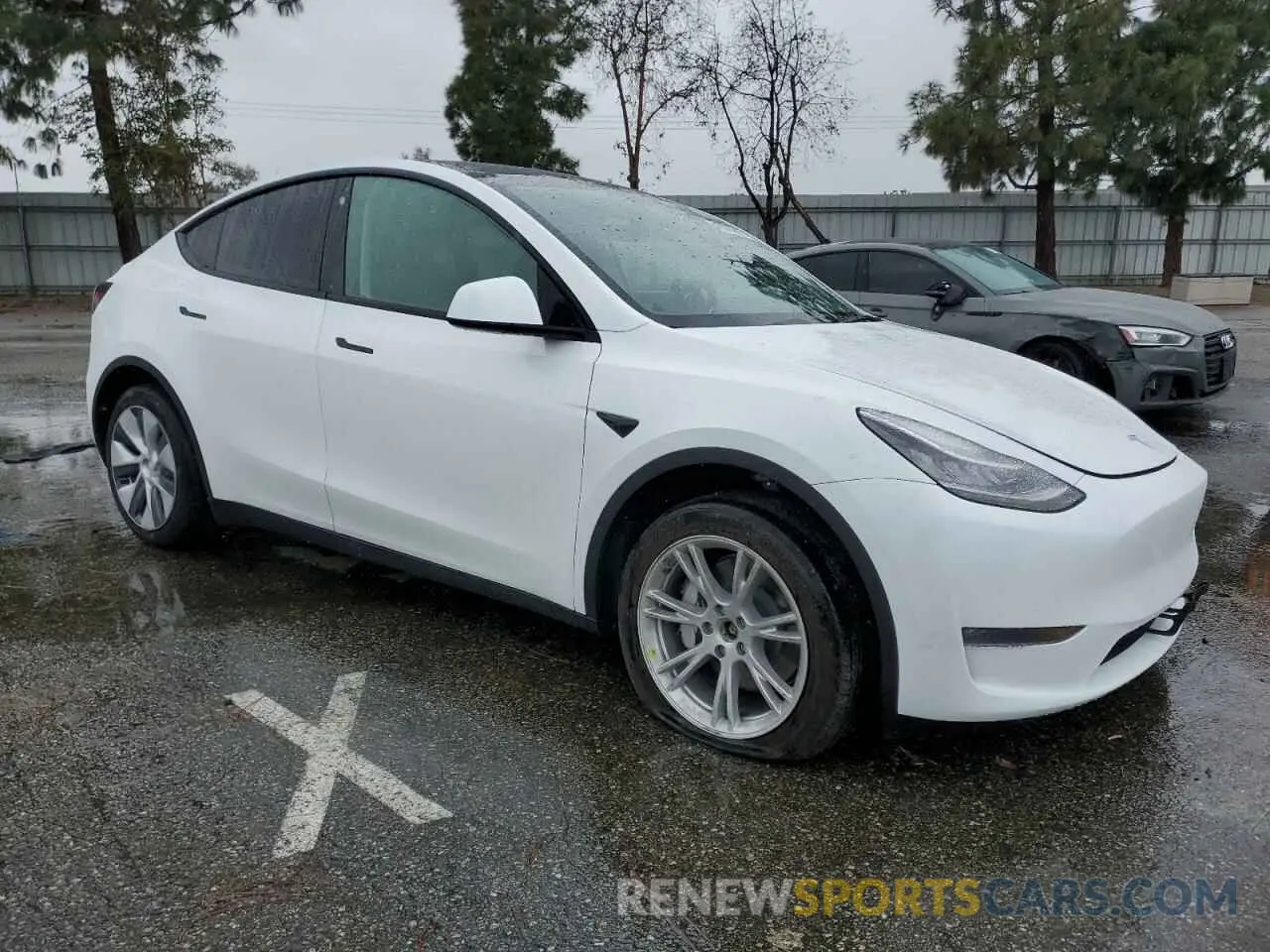4 Photograph of a damaged car 7SAYGDEE0PA035773 TESLA MODEL Y 2023