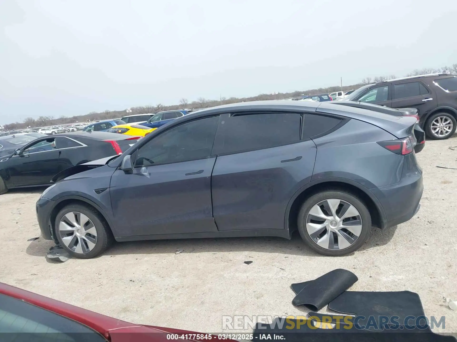 13 Photograph of a damaged car 7SAYGDEE0PA036048 TESLA MODEL Y 2023