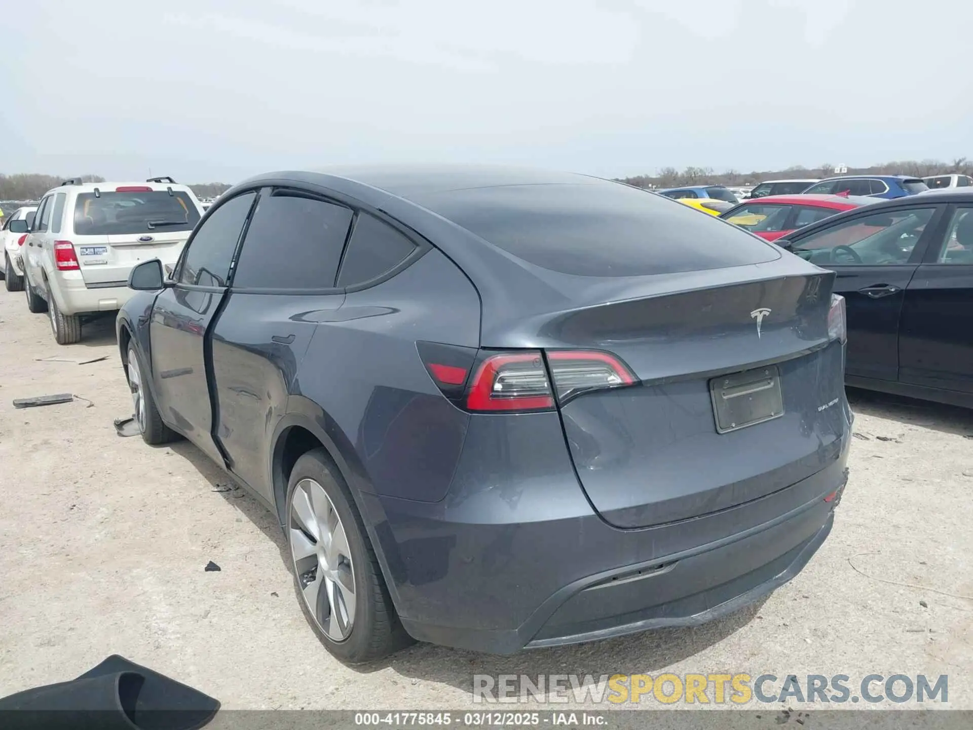 3 Photograph of a damaged car 7SAYGDEE0PA036048 TESLA MODEL Y 2023