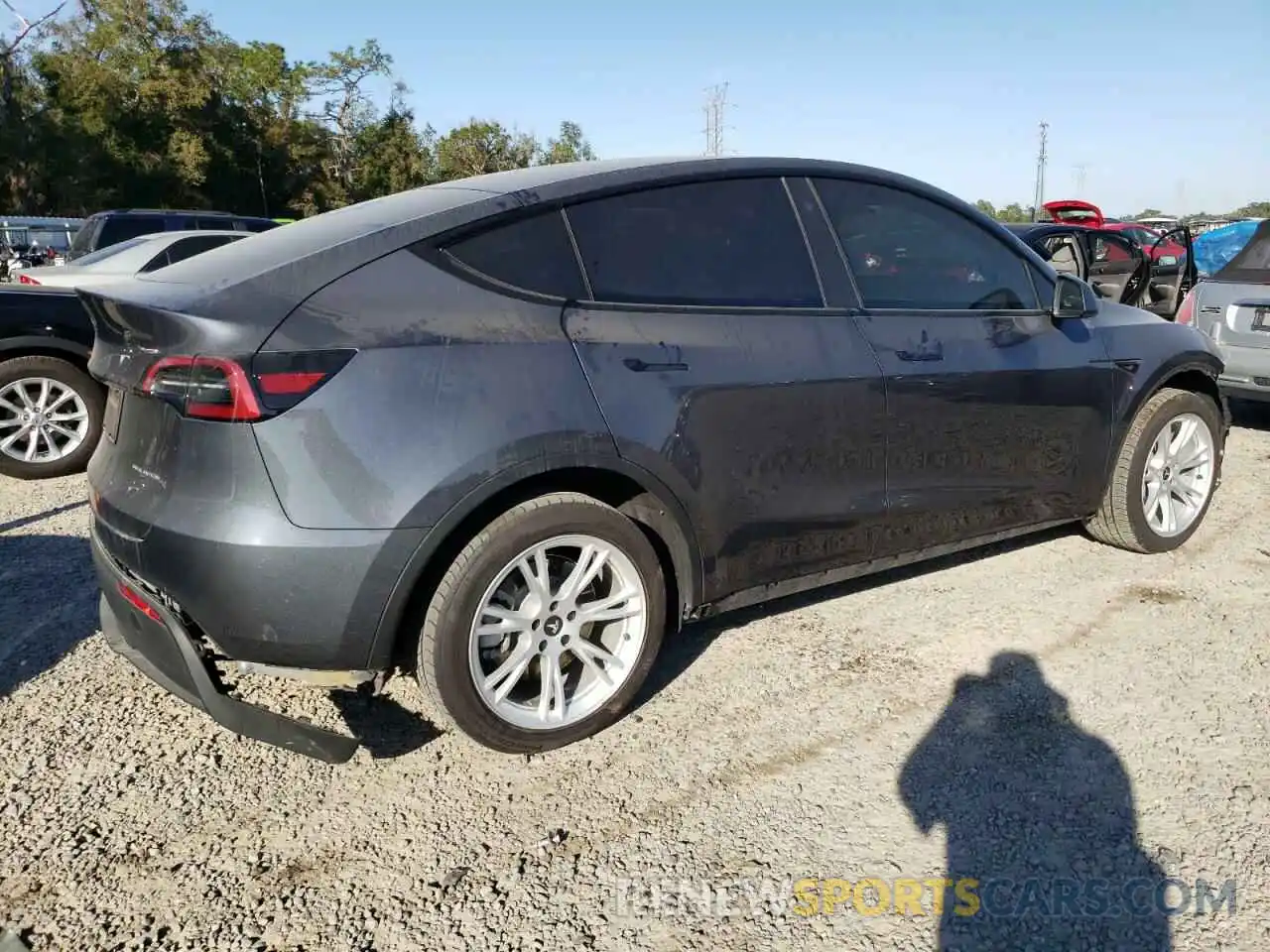 3 Photograph of a damaged car 7SAYGDEE0PA054372 TESLA MODEL Y 2023