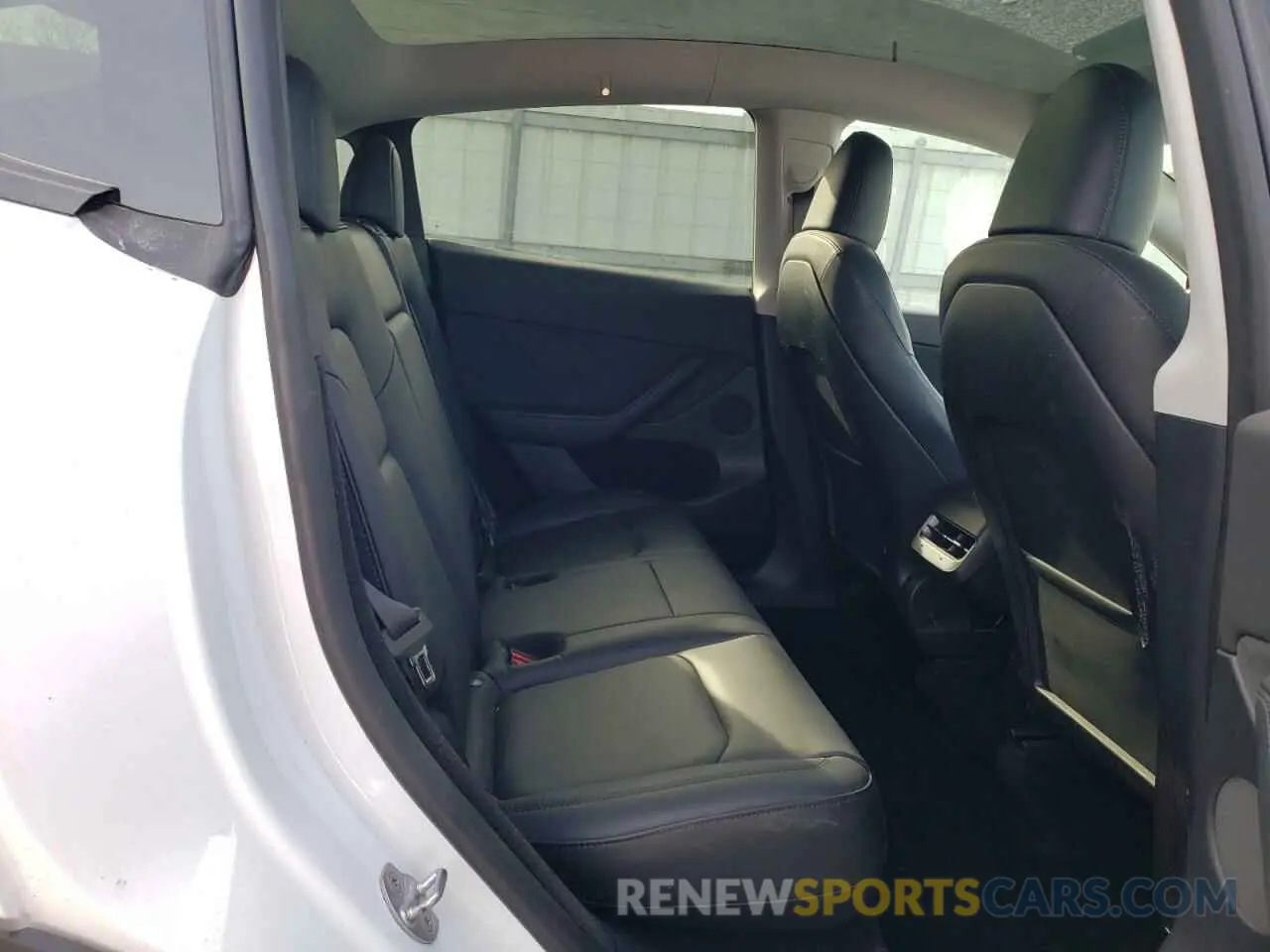 10 Photograph of a damaged car 7SAYGDEE0PA065923 TESLA MODEL Y 2023