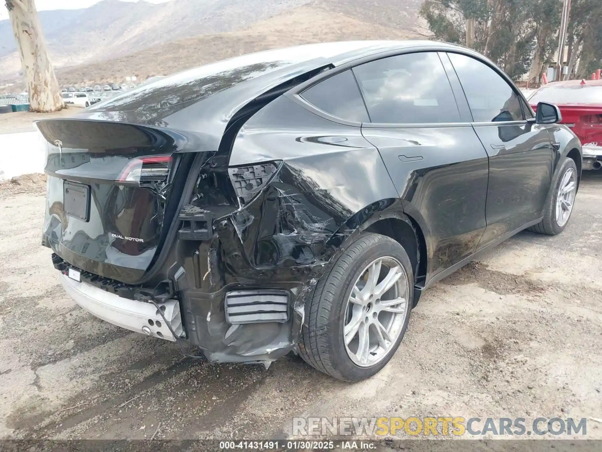 4 Photograph of a damaged car 7SAYGDEE0PA090000 TESLA MODEL Y 2023