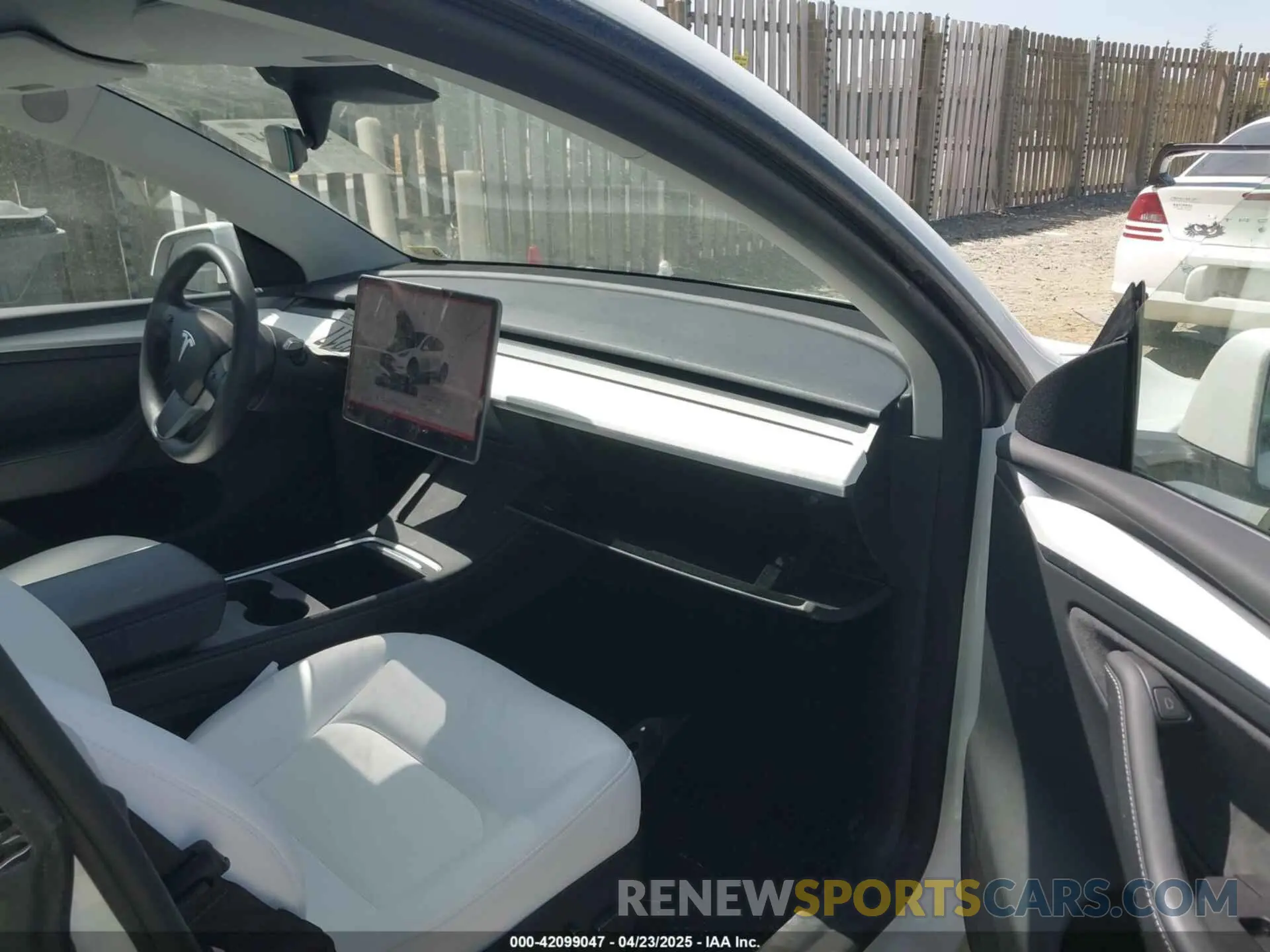 5 Photograph of a damaged car 7SAYGDEE0PA106776 TESLA MODEL Y 2023