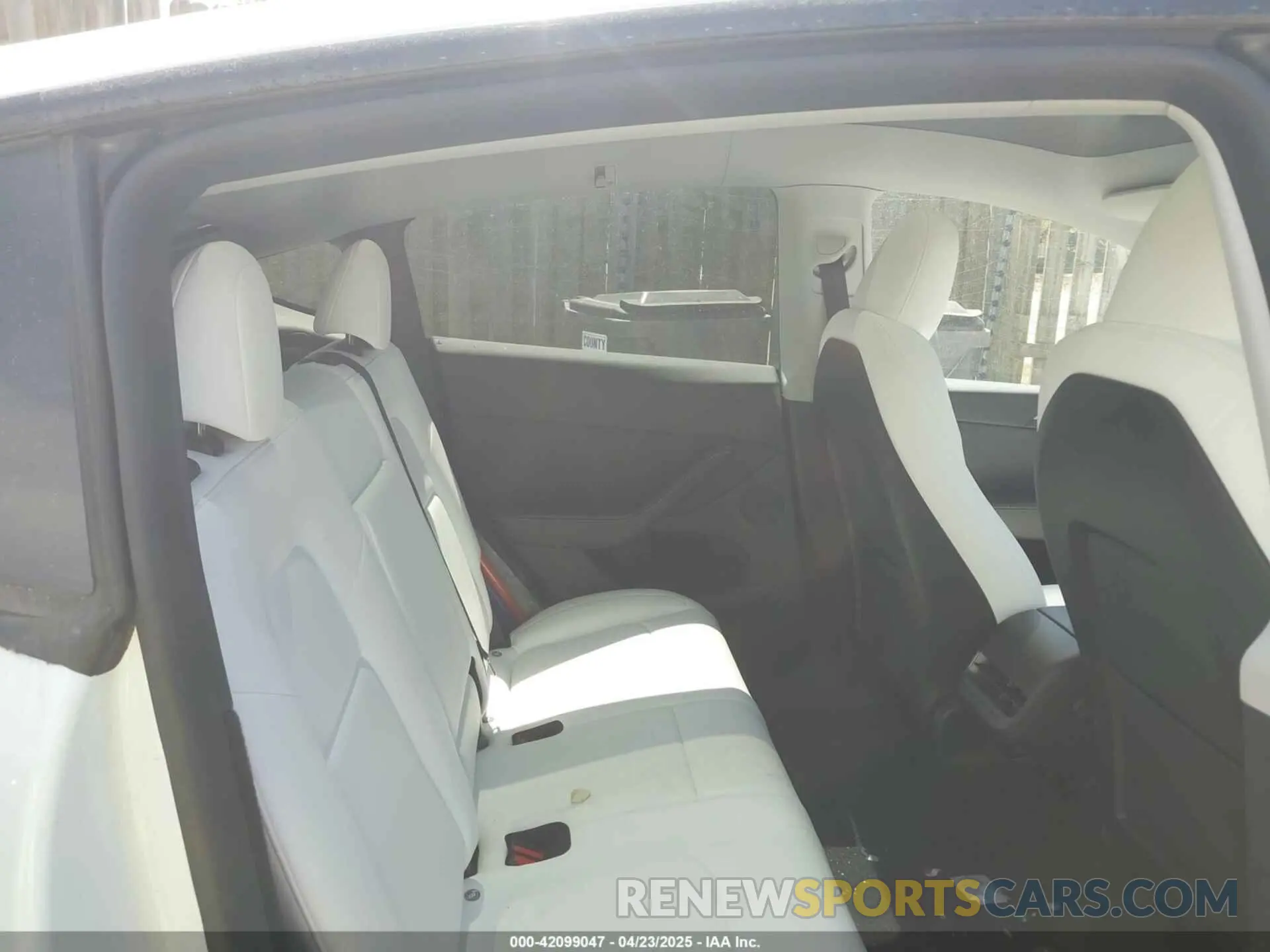 7 Photograph of a damaged car 7SAYGDEE0PA106776 TESLA MODEL Y 2023