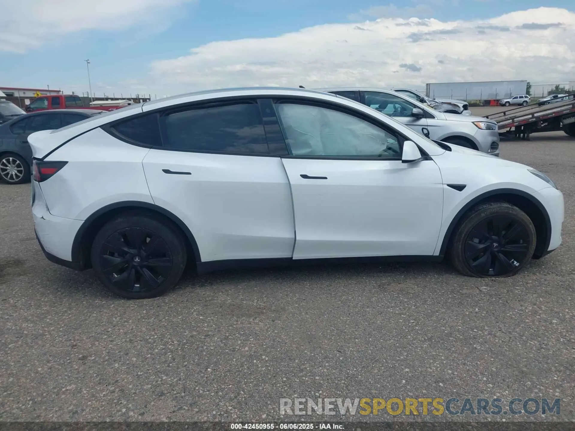 13 Photograph of a damaged car 7SAYGDEE0PA109094 TESLA MODEL Y 2023