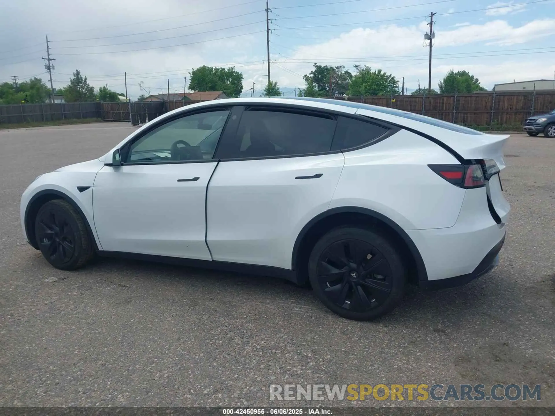 14 Photograph of a damaged car 7SAYGDEE0PA109094 TESLA MODEL Y 2023