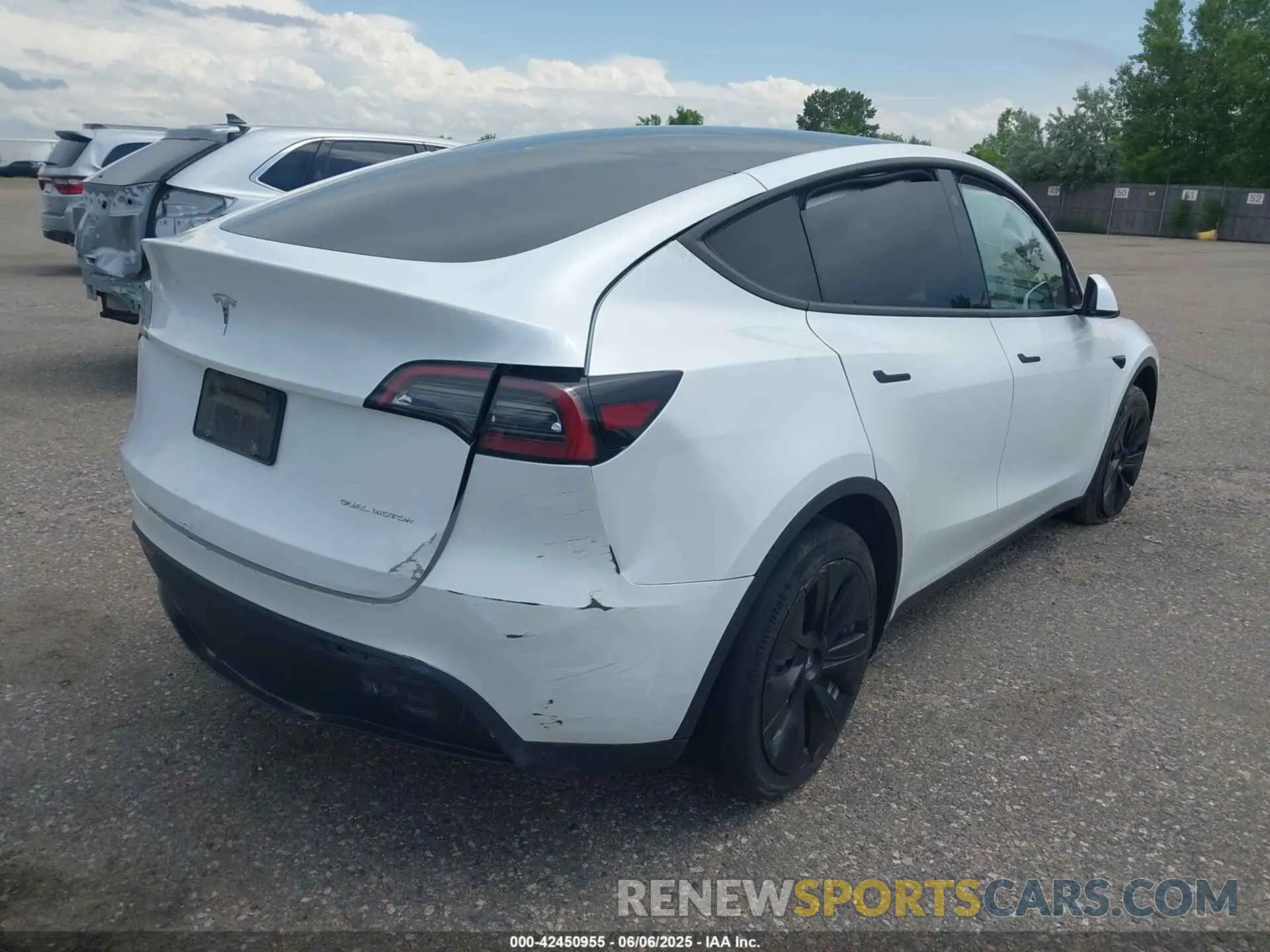 4 Photograph of a damaged car 7SAYGDEE0PA109094 TESLA MODEL Y 2023