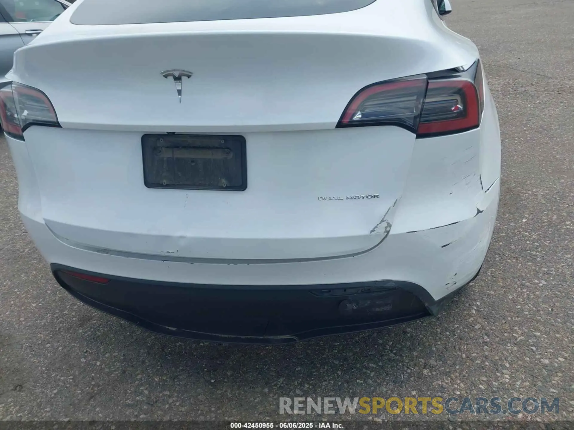 6 Photograph of a damaged car 7SAYGDEE0PA109094 TESLA MODEL Y 2023