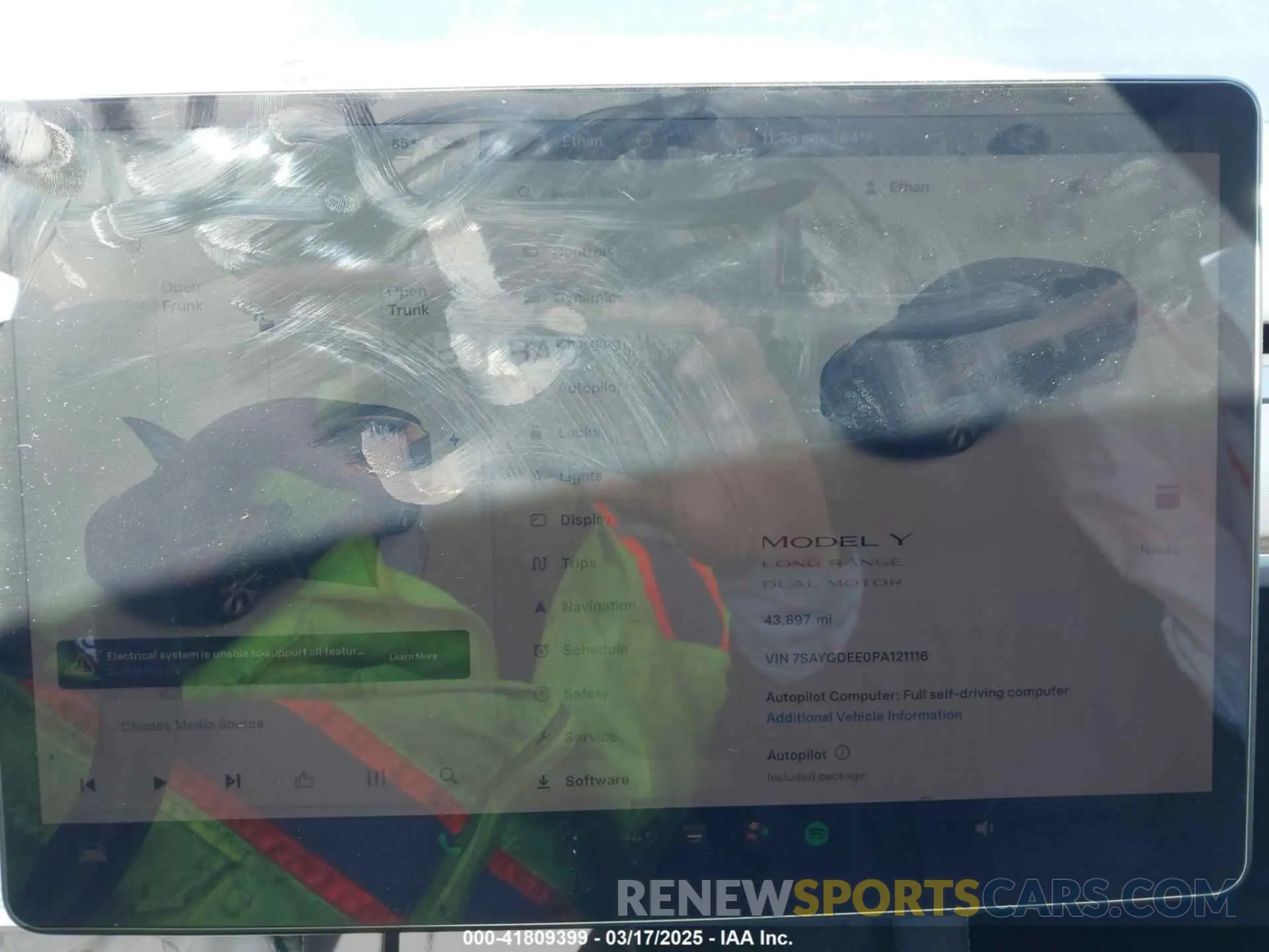 17 Photograph of a damaged car 7SAYGDEE0PA121116 TESLA MODEL Y 2023