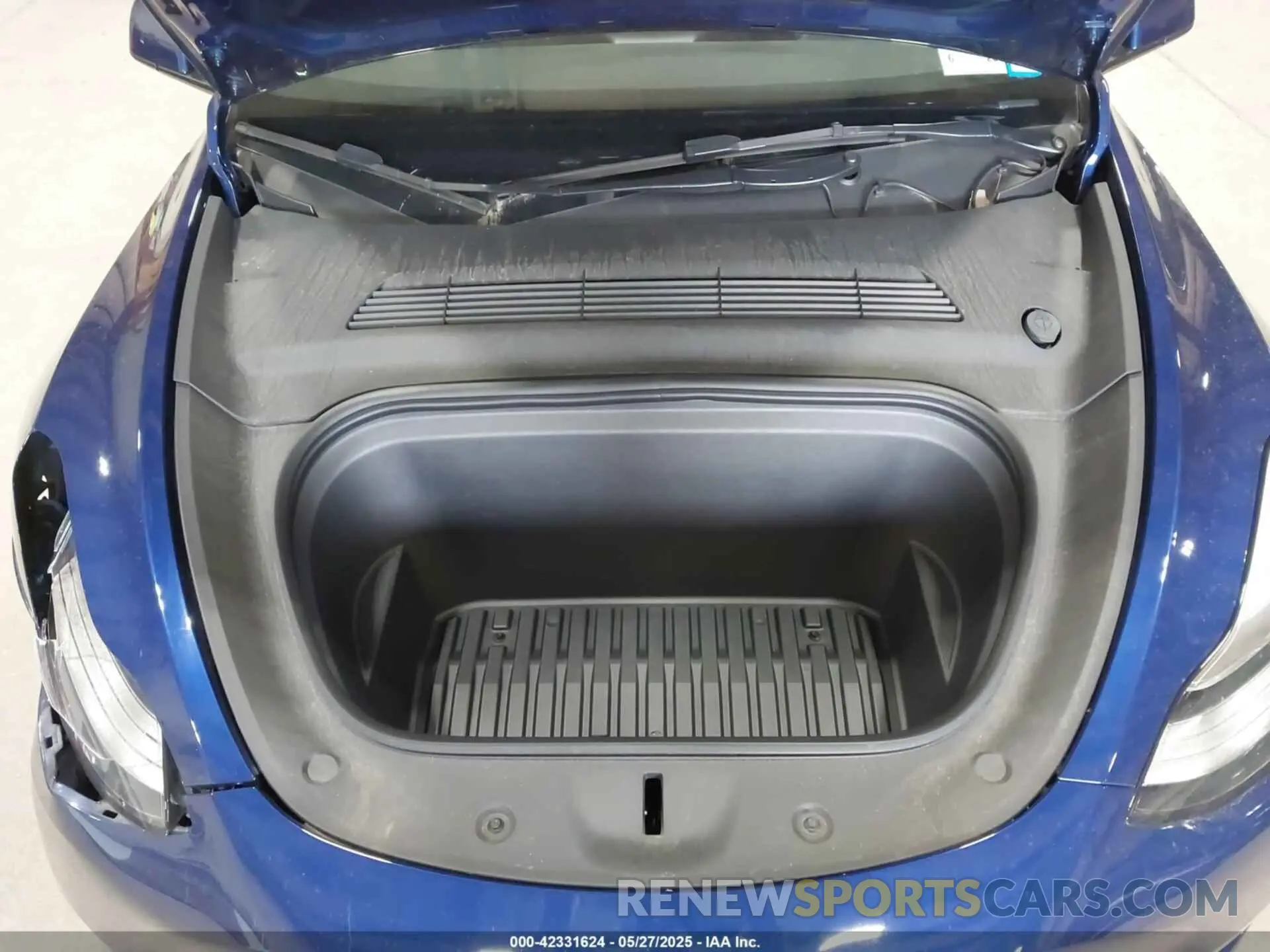 10 Photograph of a damaged car 7SAYGDEE0PA124551 TESLA MODEL Y 2023
