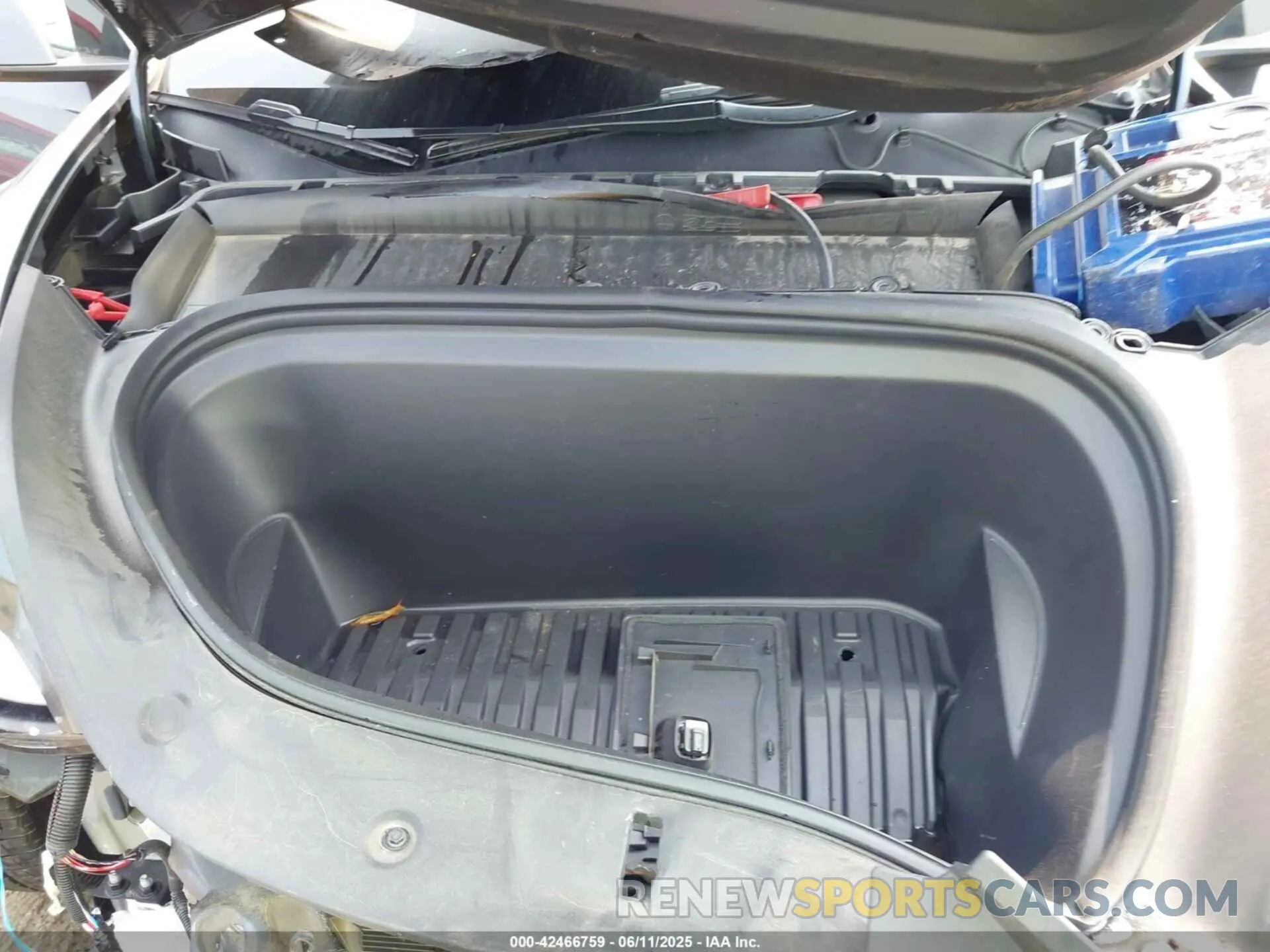 10 Photograph of a damaged car 7SAYGDEE0PA129376 TESLA MODEL Y 2023